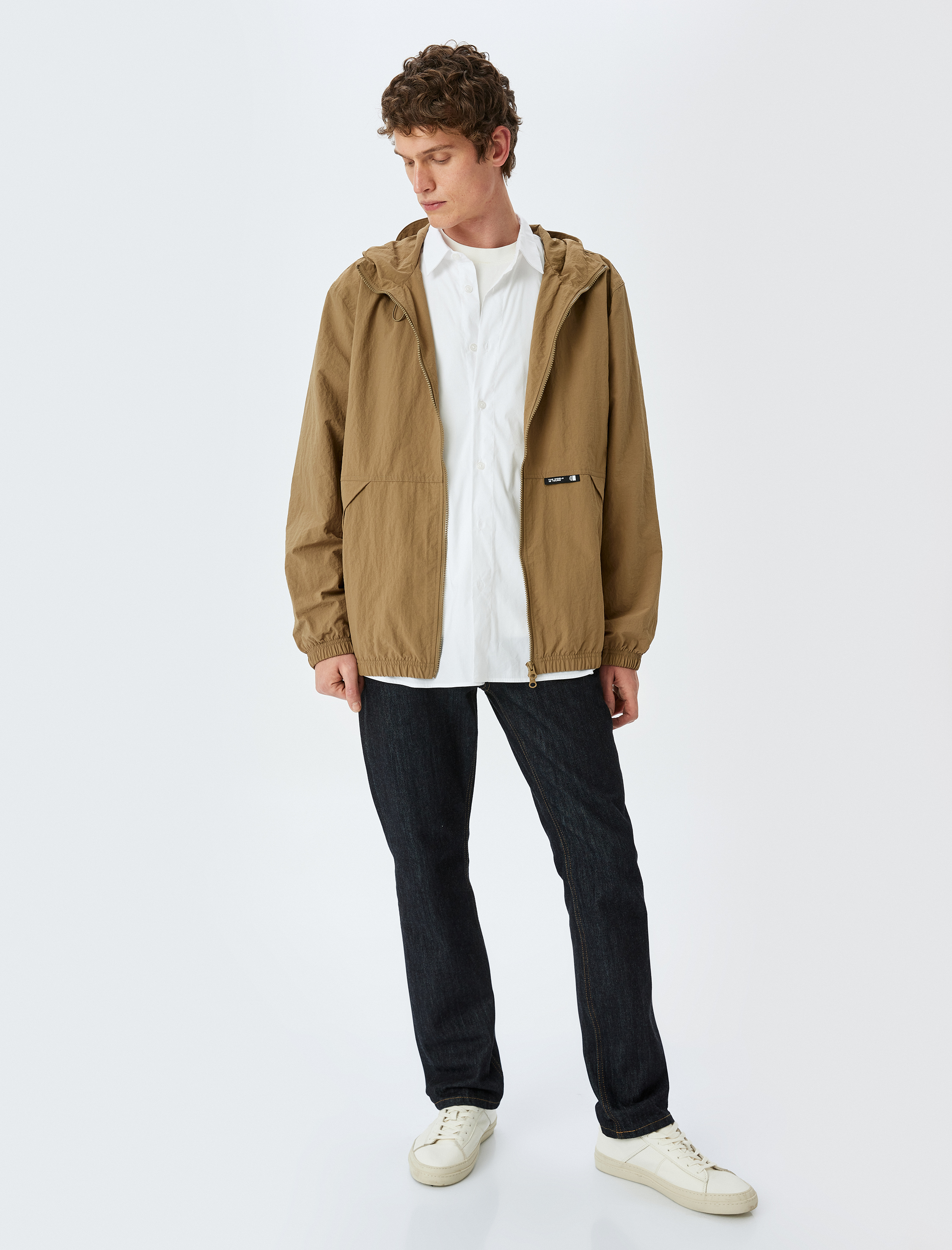   Fermuarlı Cepli Etiket Detaylı Kapşonlu Yağmurluk