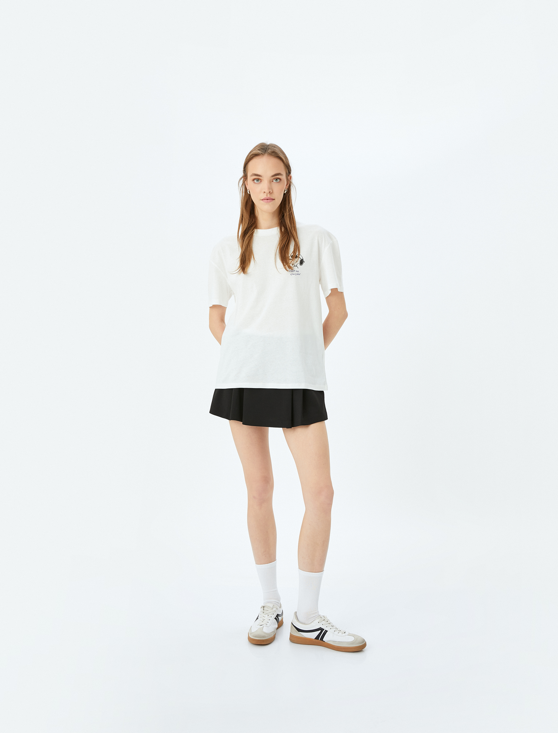   Snoopy Baskılı Lisanslı Bisiklet Yaka Kısa Kollu Oversize Tişört