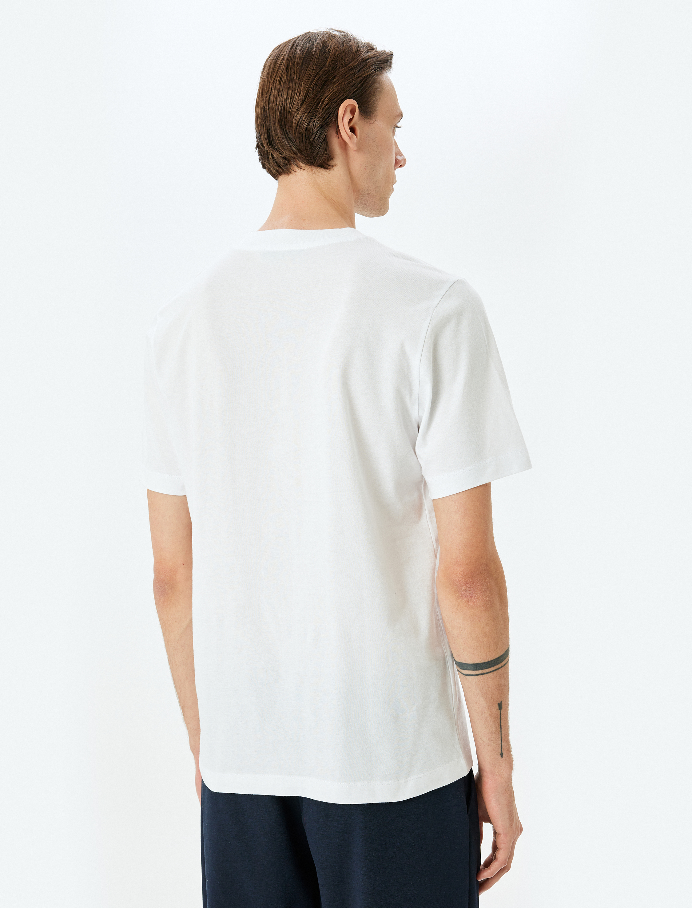   Pamuklu Bisiklet Yaka Regular Fit Kısa Kollu Basic Tişört