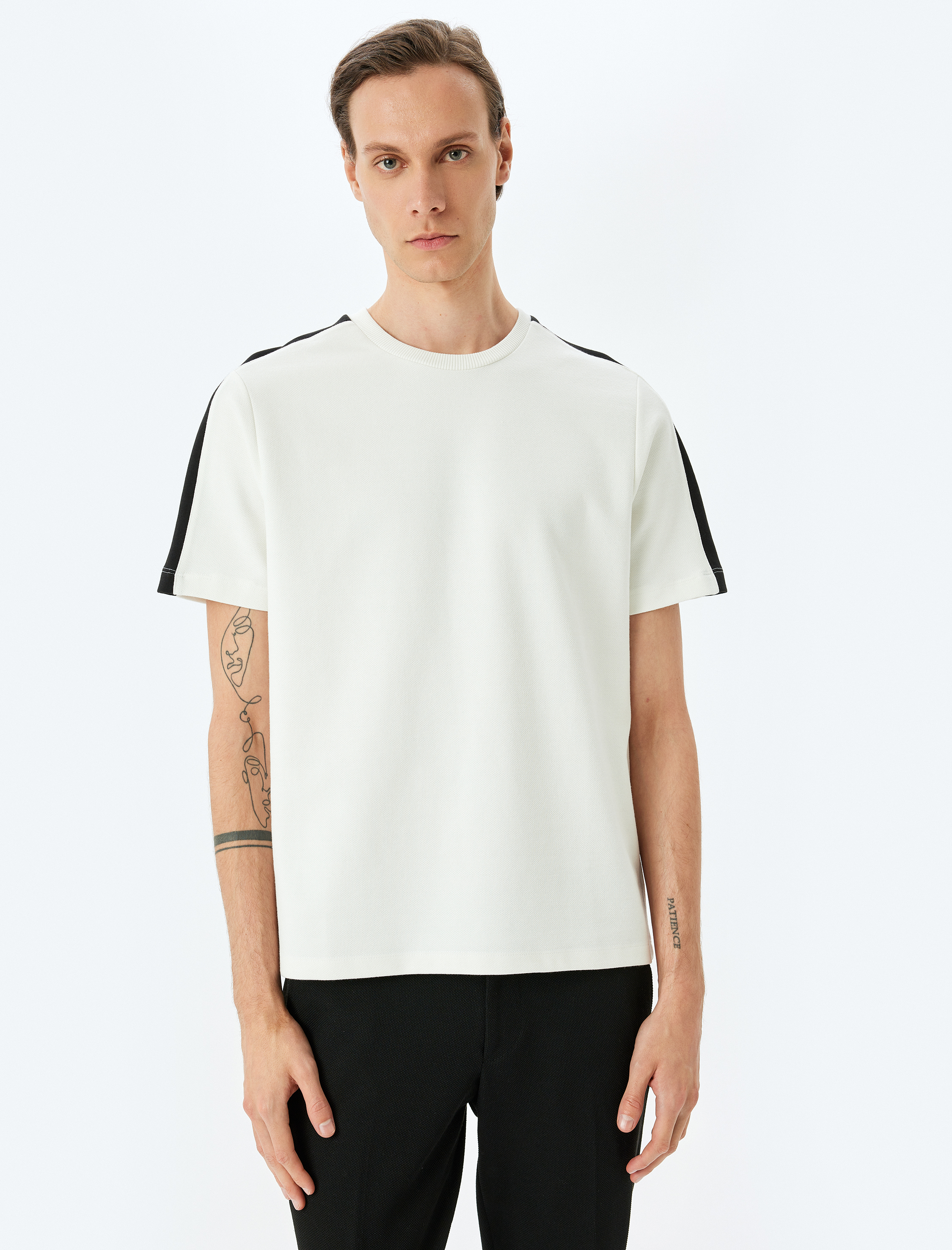   Şerit Detaylı Regular Fit Pike Tok Kumaş Pamuk Karışımlı Bisiklet Yaka Kısa Kollu Tişört