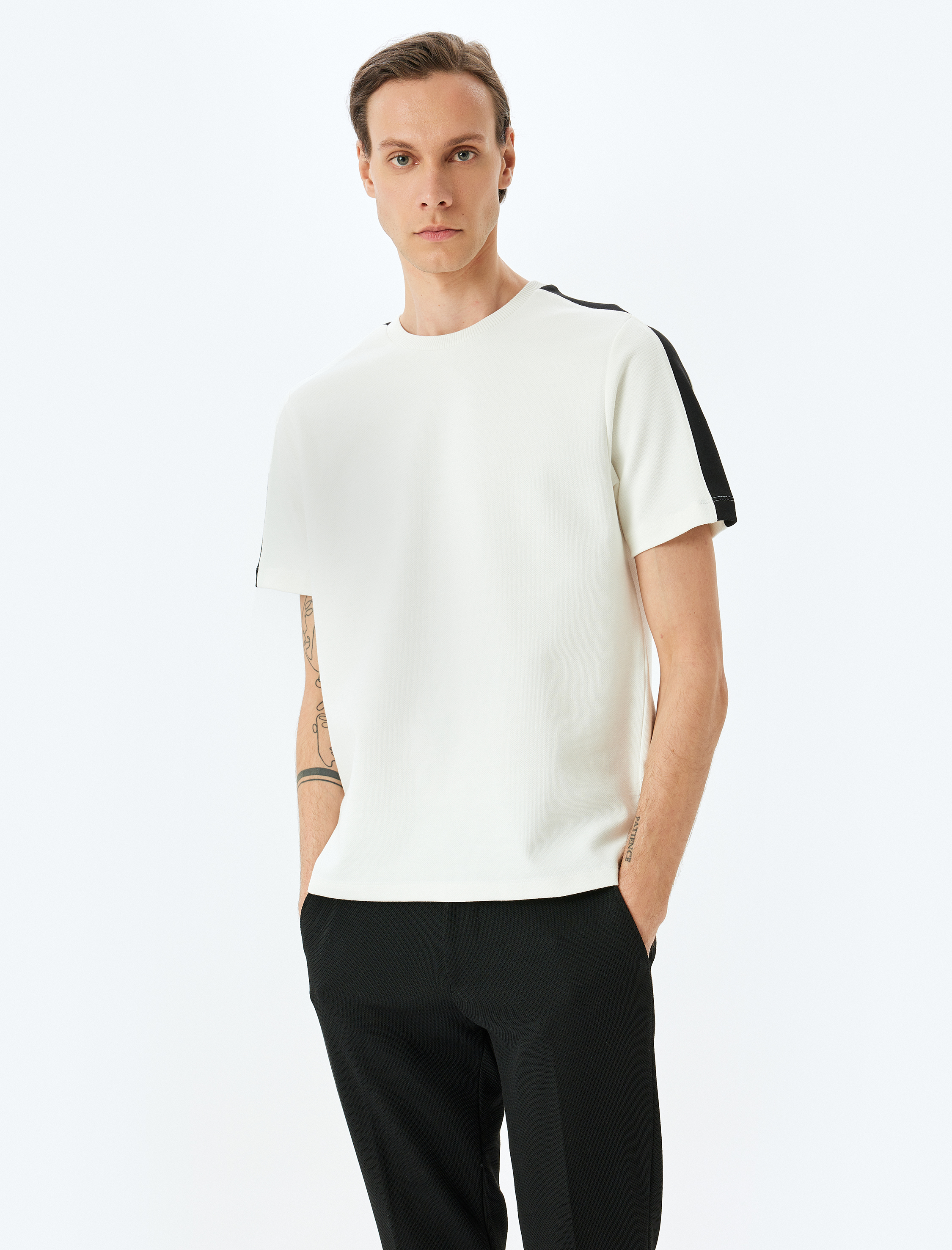   Şerit Detaylı Regular Fit Pike Tok Kumaş Pamuk Karışımlı Bisiklet Yaka Kısa Kollu Tişört