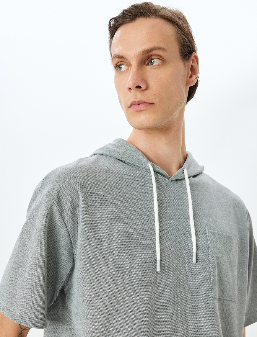 Koton Erkek Oversize Pamuk Karışımlı Pike Kumaş Cep Detaylı Kısa Kollu T-Shirt