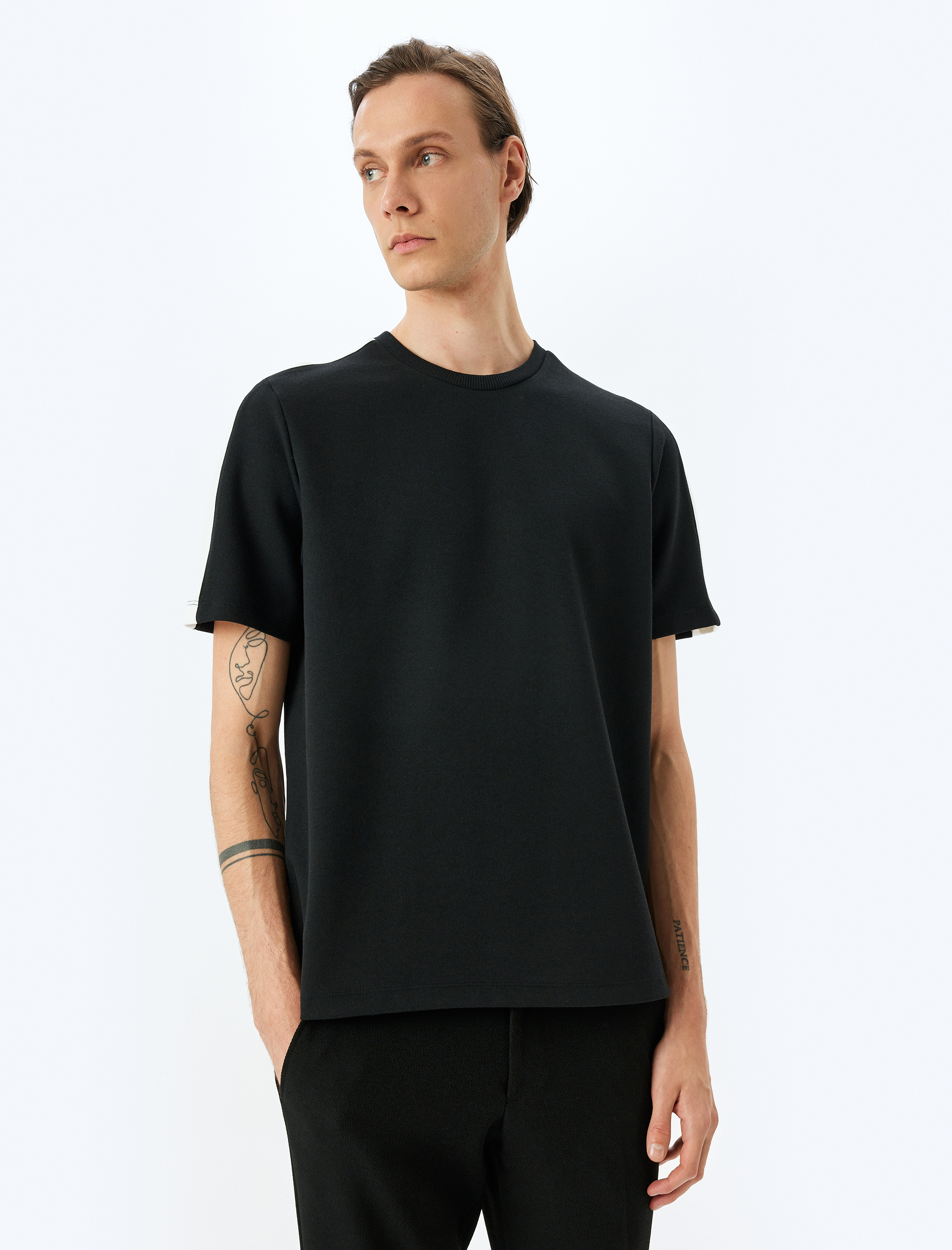   Şerit Detaylı Regular Fit Pike Tok Kumaş Pamuk Karışımlı Bisiklet Yaka Kısa Kollu Tişört