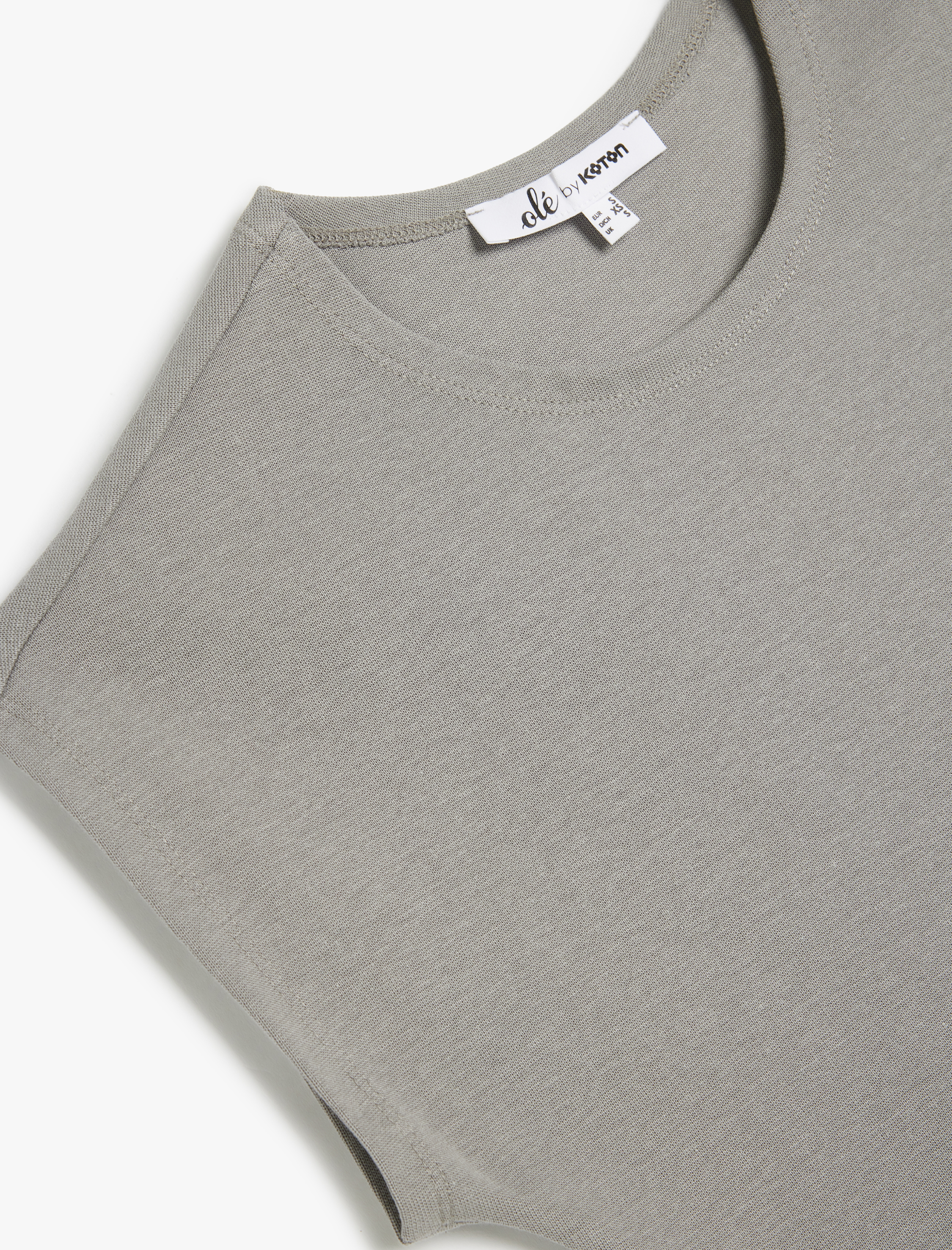   Bisiklet Yaka Kolsuz Modal Karışımlı Slim Fit Crop Kadın Tişört