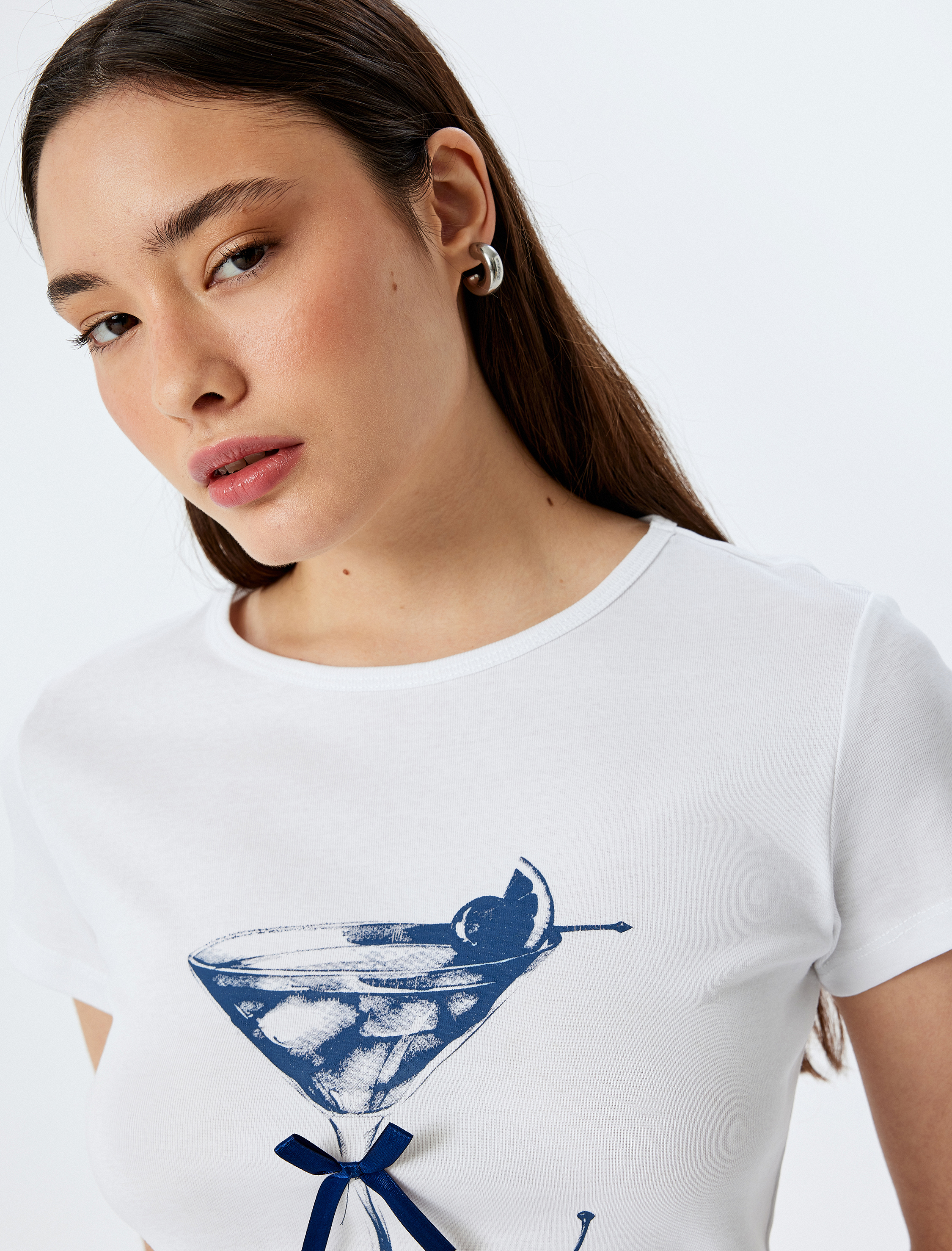   Bisiklet Yaka Baskılı Fiyonk Detaylı Kısa Kollu Tişört