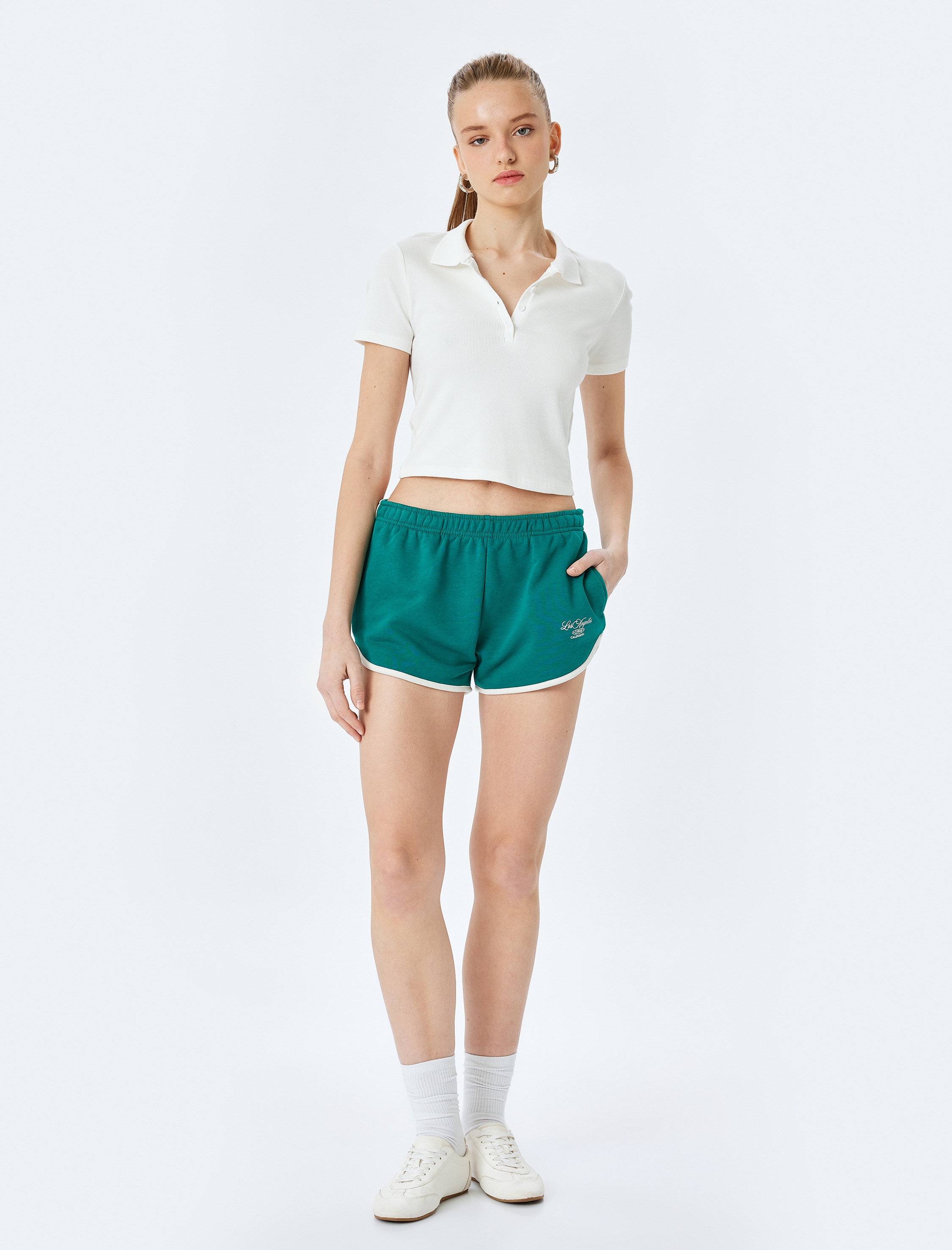   Cep Detaylı Beli Lastikli Slogan Baskılı Biyeli Slim Fit Mini Şort