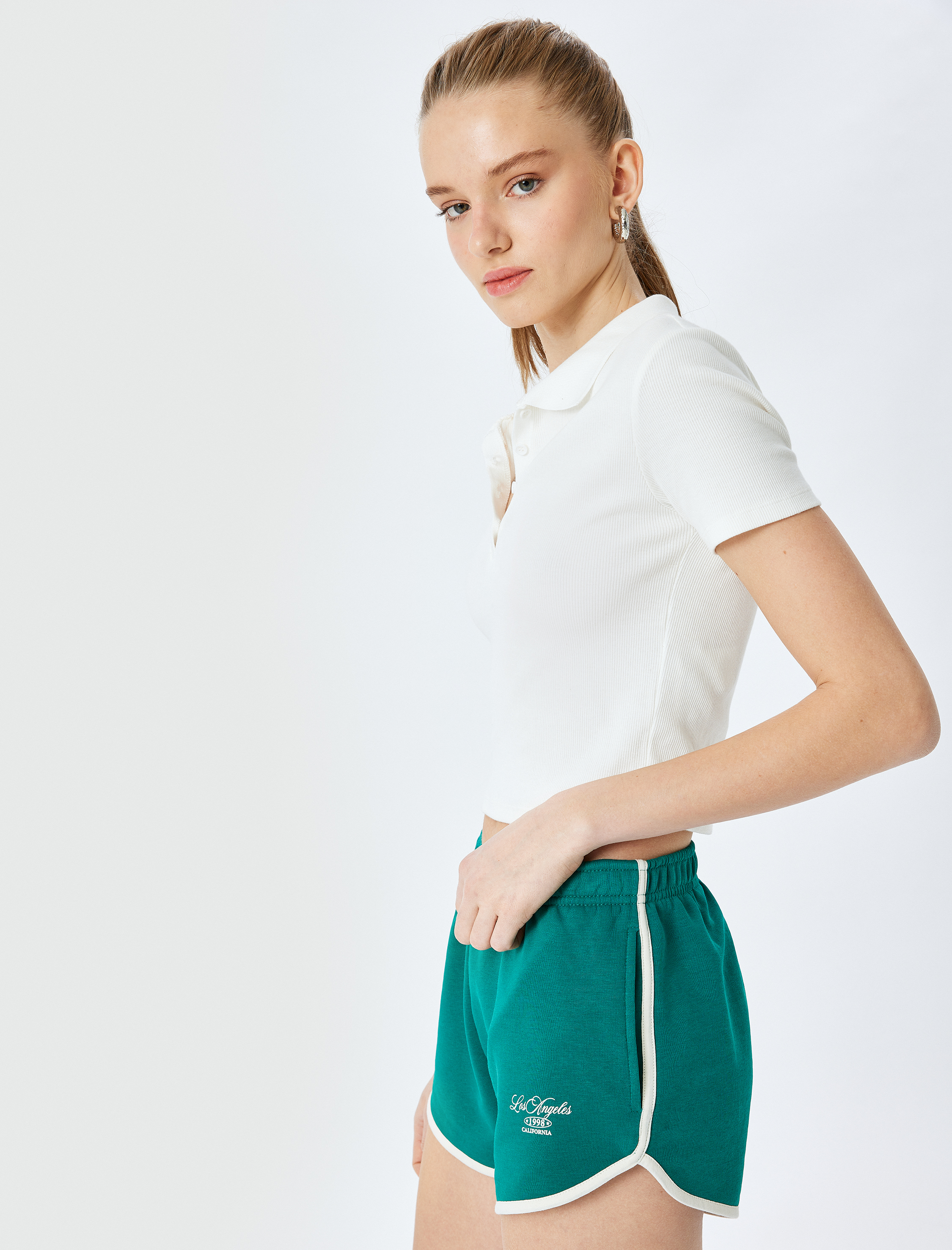   Cep Detaylı Beli Lastikli Slogan Baskılı Biyeli Slim Fit Mini Şort