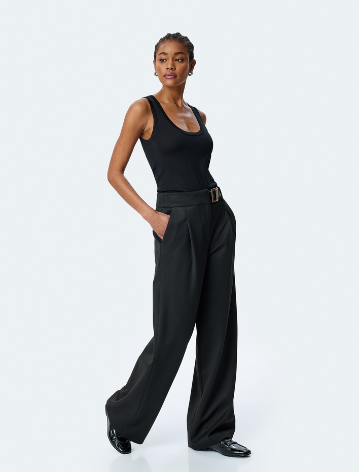  Yan Cepli Kemer Detaylı Geniş Paça Kumaş Pantolon