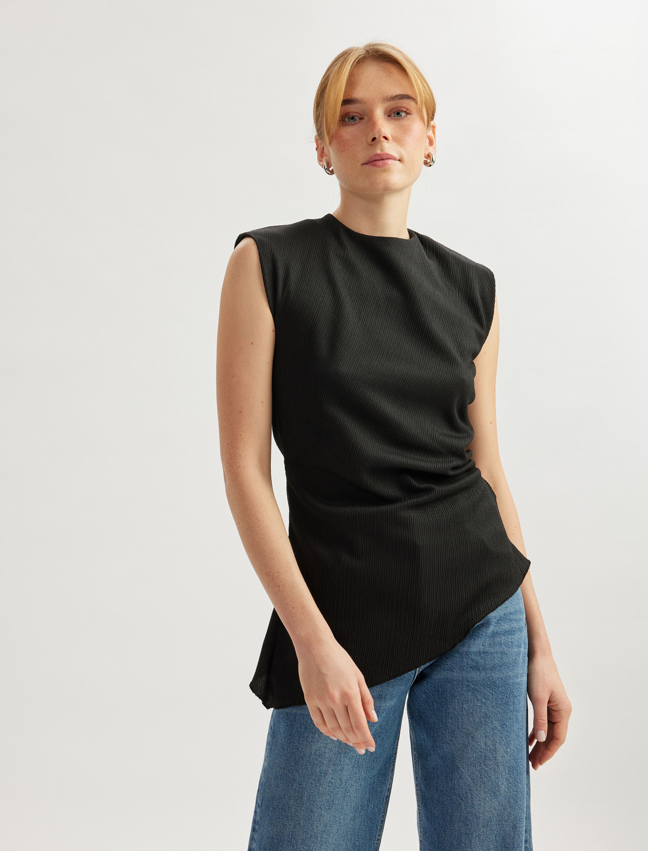   Asimetrik Kesim Bisiklet Yaka Kolsuz Vatkalı Bluz