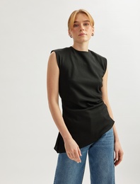 Asimetrik Kesim Bisiklet Yaka Kolsuz Vatkalı Bluz