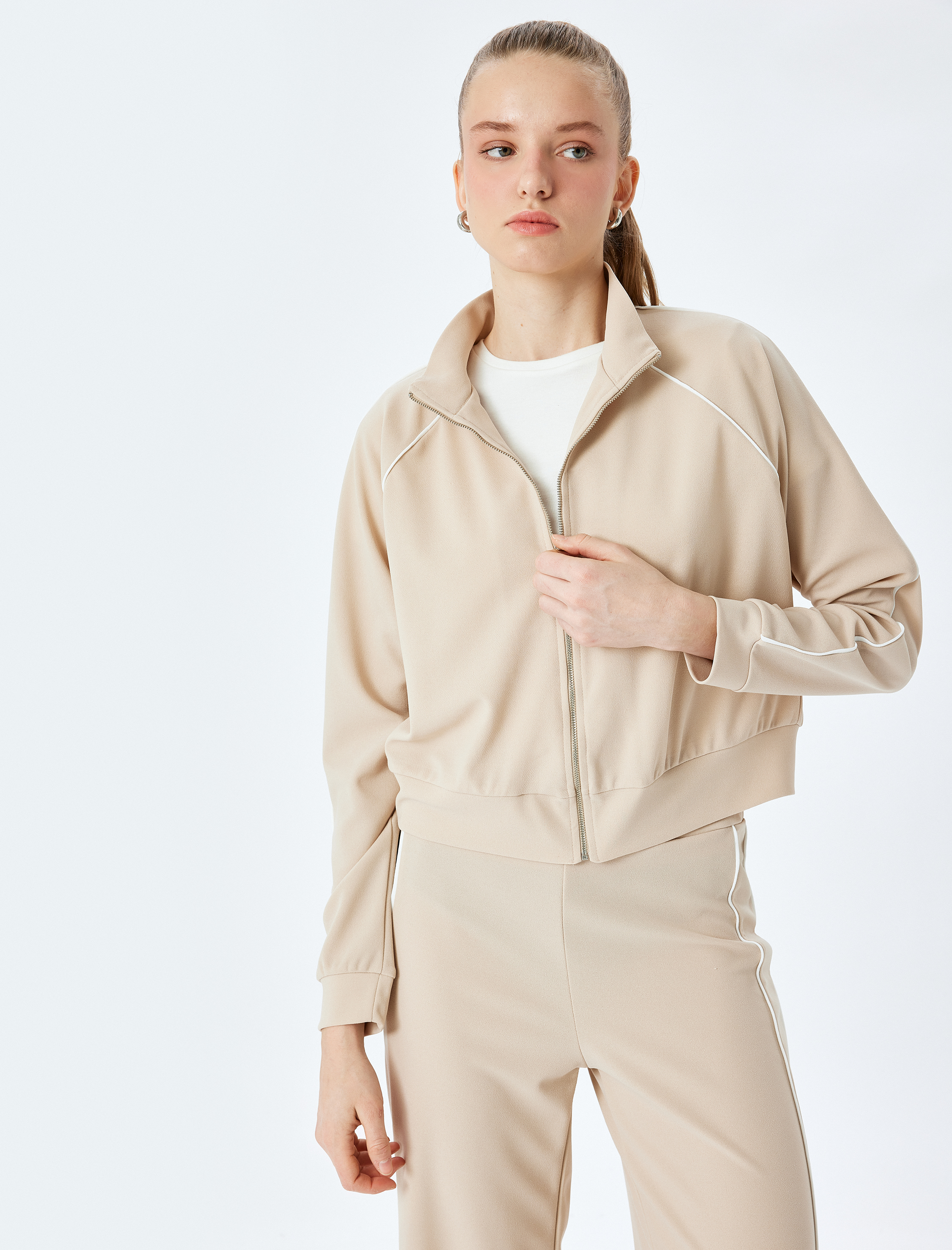   Dik Yaka Uzun Kollu Fermuarlı Biyeli Sweatshirt