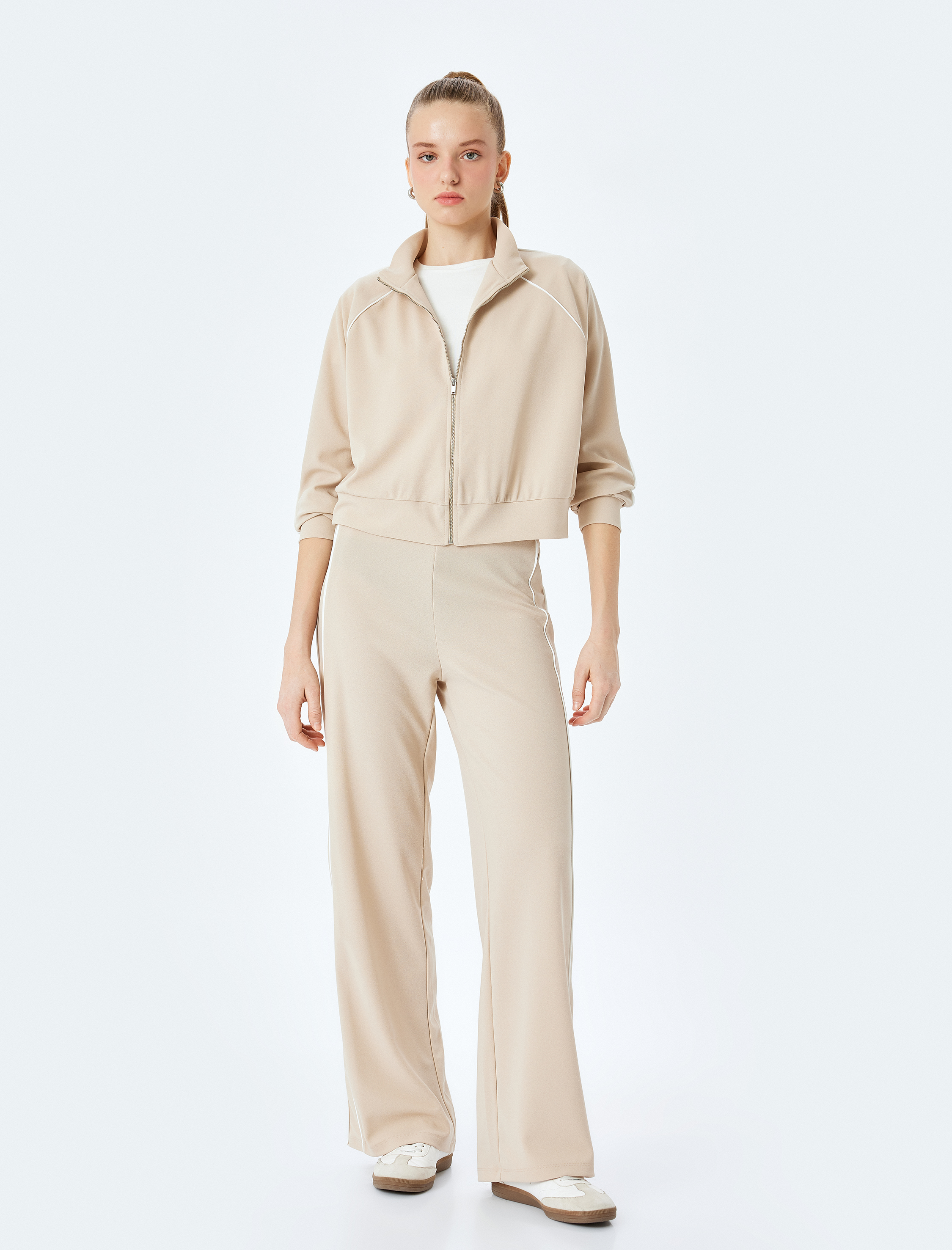   Dik Yaka Uzun Kollu Fermuarlı Biyeli Sweatshirt