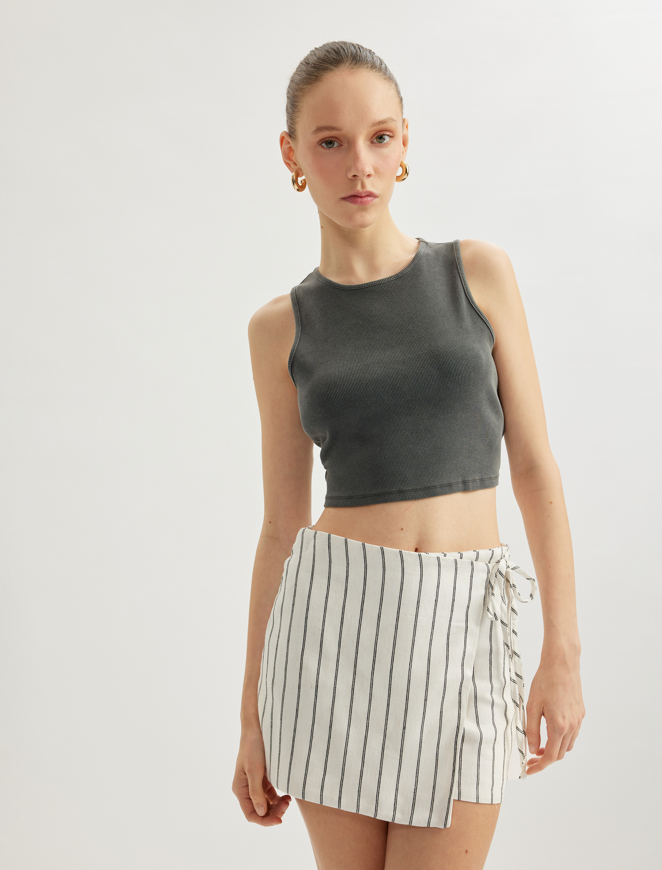   Keten Karışımlı Bağlama Detaylı Çizgili Şort Etek