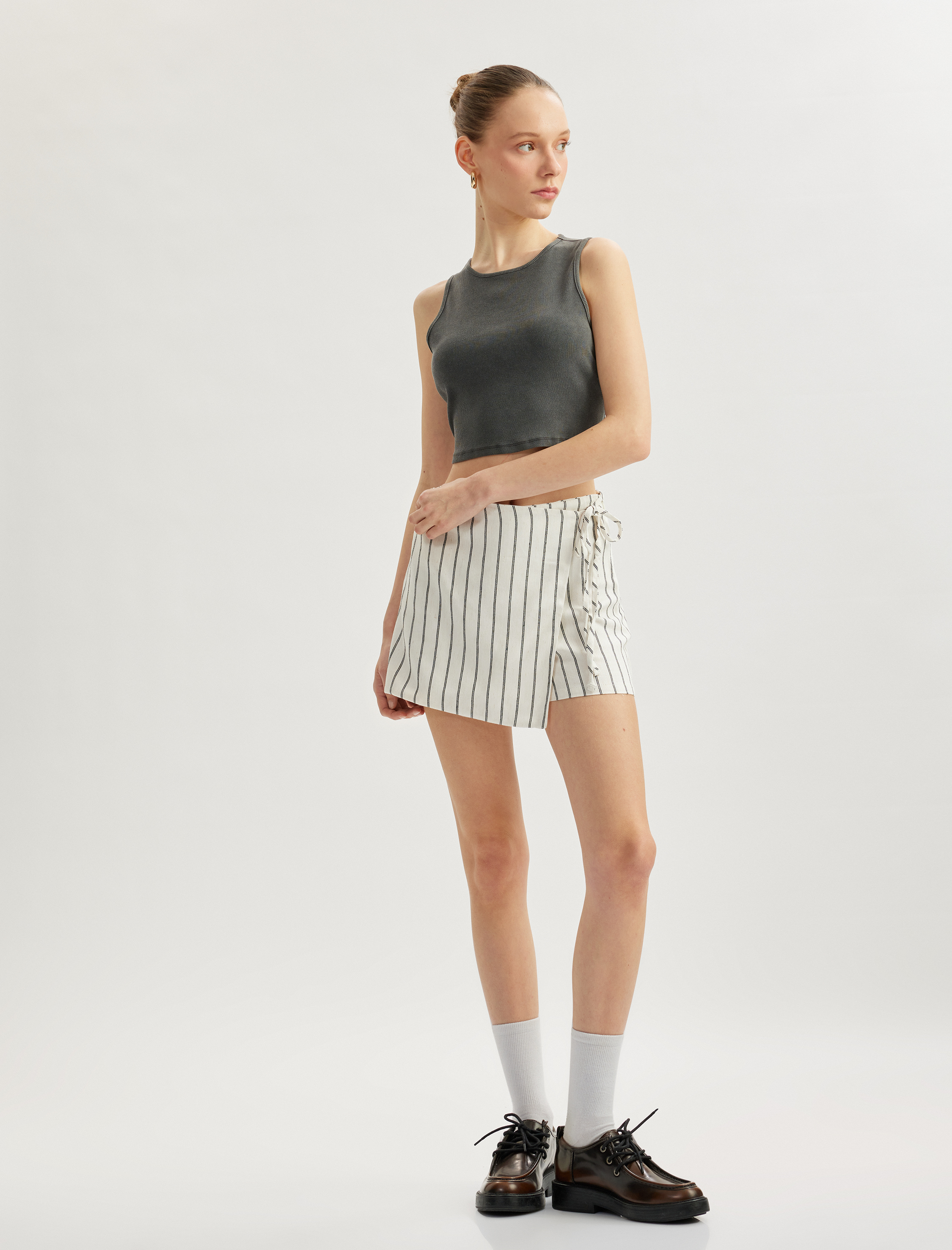   Keten Karışımlı Bağlama Detaylı Çizgili Şort Etek