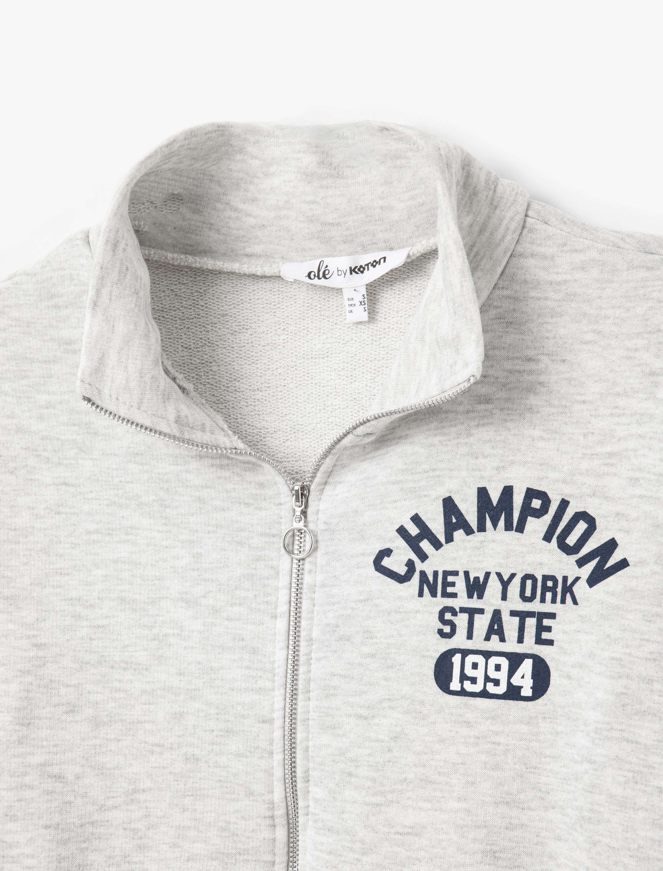   Şardonlu Kolej Baskılı Dik Yaka Uzun Kollu Fermuarlı Sweatshirt