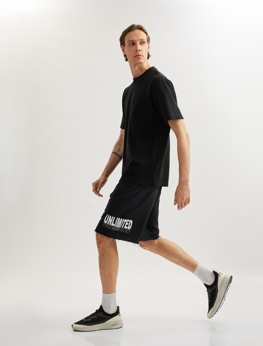 Koton Erkek Slogan Baskılı Cepli Bermuda Beli Bağcıklı Pamuk Karışımlı Oversize Spor Şort