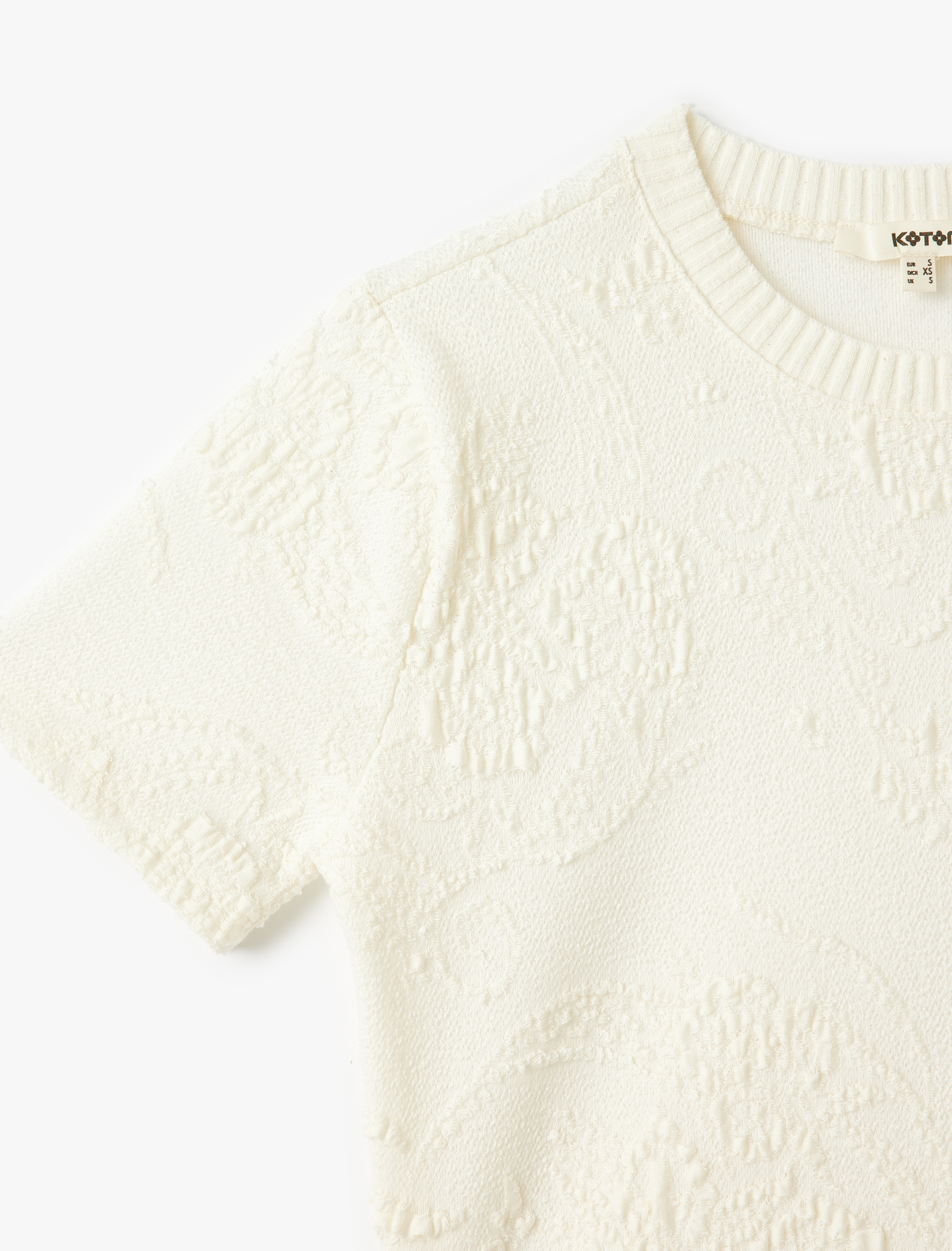   Pamuklu Kısa Kollu Bisiklet Yaka Floral Dokulu Crop Tişört