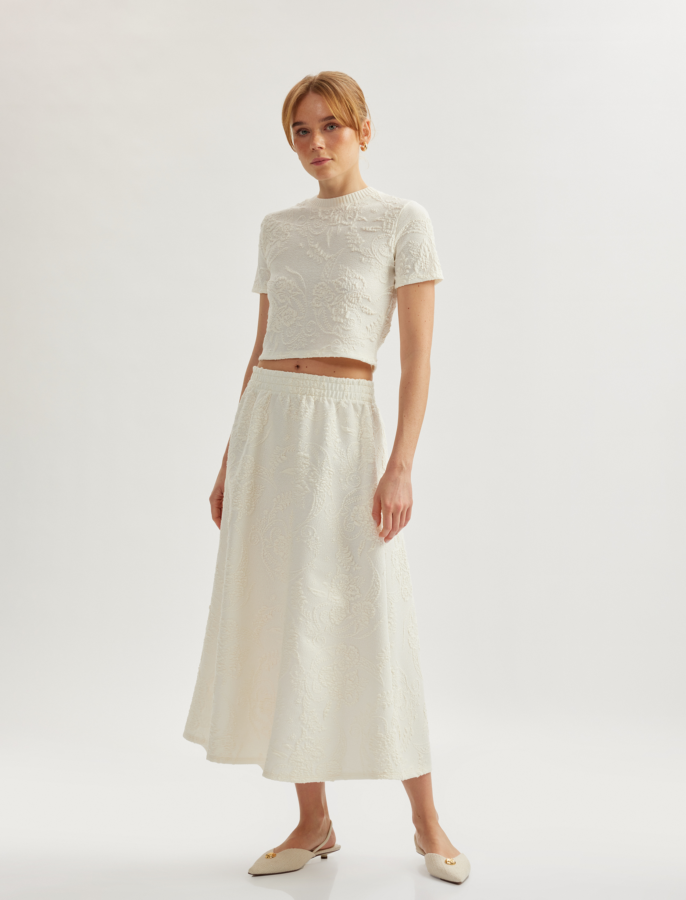   Pamuklu Kısa Kollu Bisiklet Yaka Floral Dokulu Crop Tişört