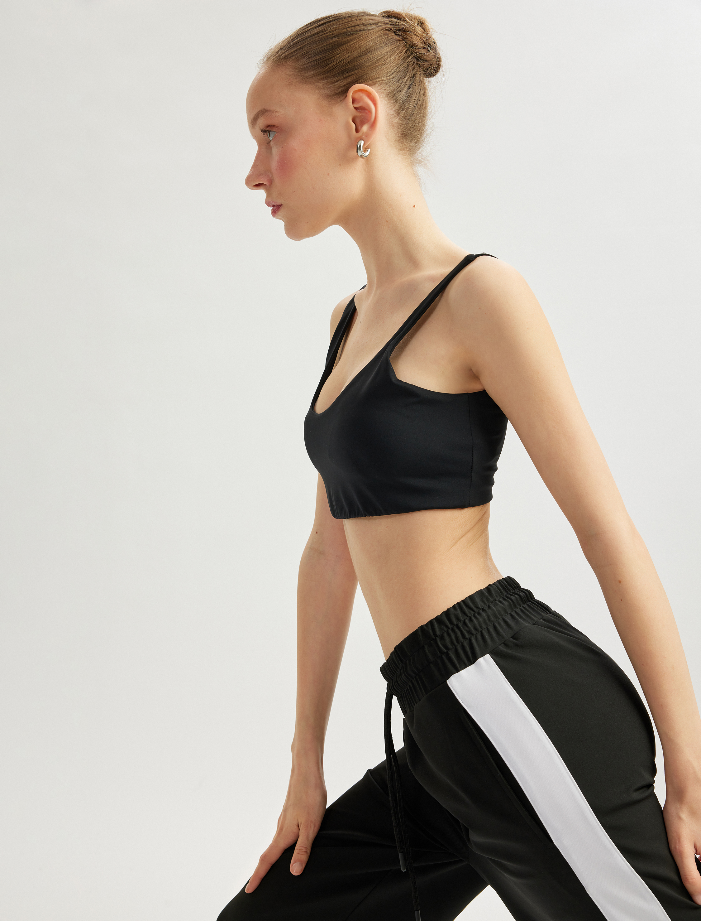   Kaplı U Yaka Kolsuz Sporcu Sütyeni