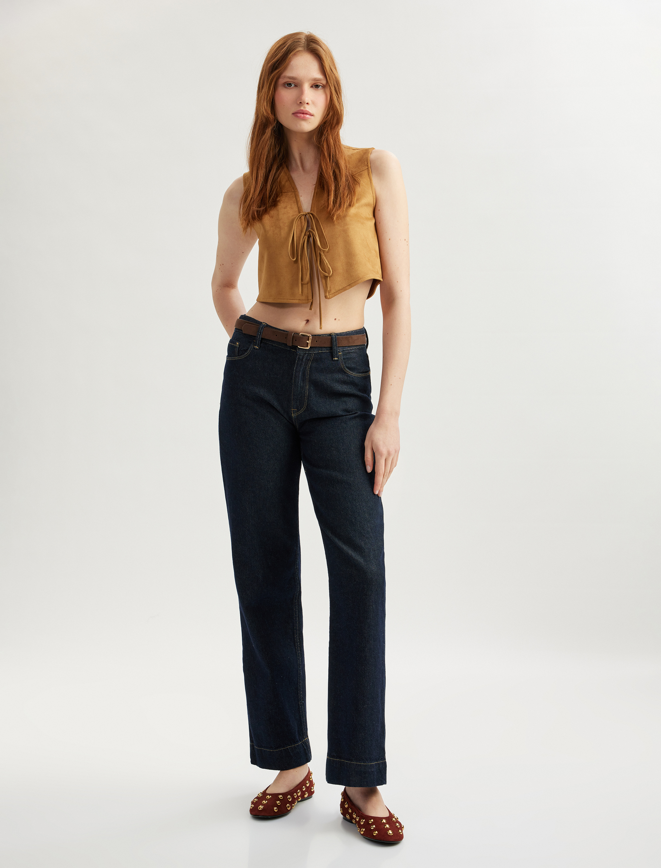   Fiyonk Bağlama Detaylı V Yaka Suni Süet Crop Yelek