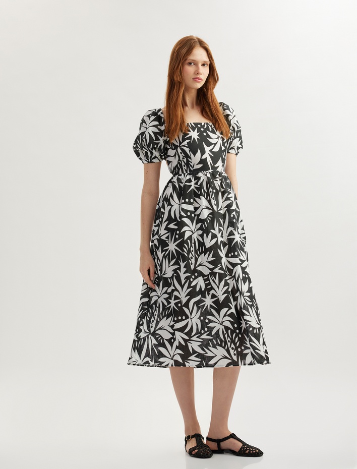  Pamuklu Kısa Balon Kollu Arkası Dekolte Detaylı Midi Boy Çiçekli Elbise