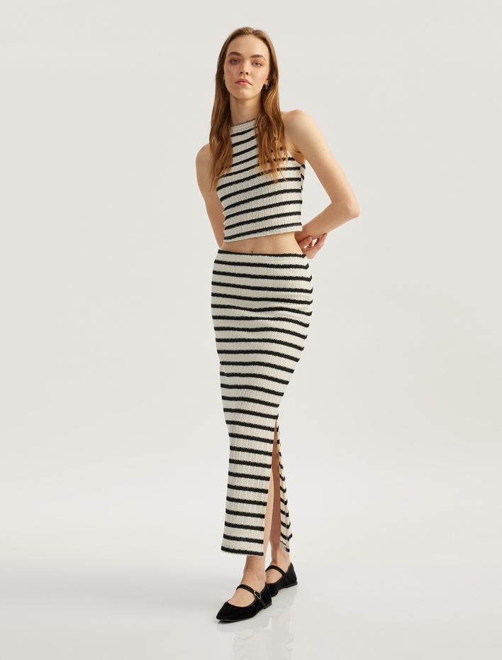  Çizgili Halter Yaka Kolsuz Crop Kroşe Üst