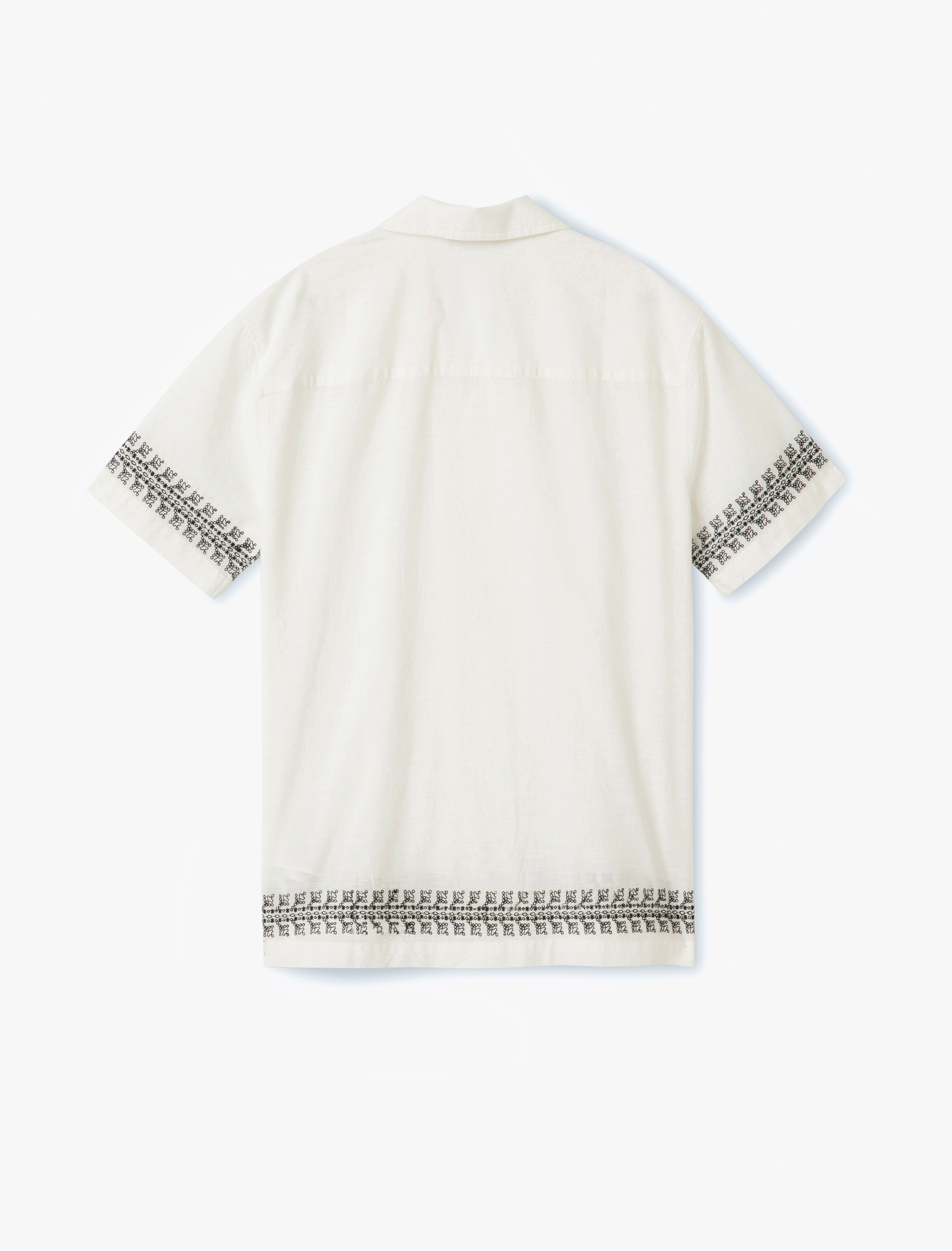   Pamuklu Devrik Yaka Regular Fit Desenli Nakışlı Kısa Kollu Gömlek