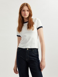 Pamuklu Kontrast Detaylı Düğmeli Bisiklet Yaka Kısa Kollu Tişört