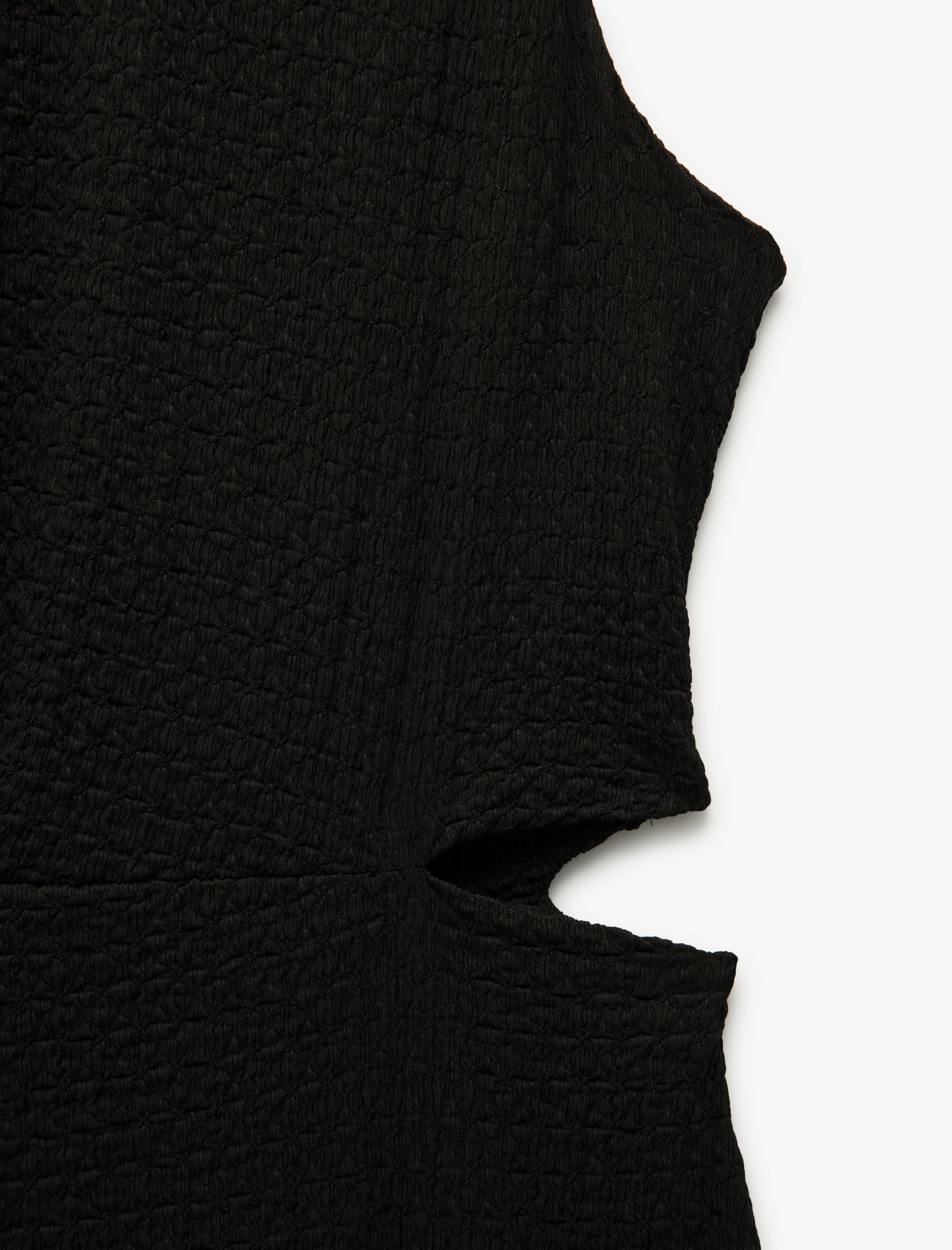   Pencere Detaylı Yuvarlak Yaka Yırtmaçlı Kolsuz Midi Boy Kalem Elbise