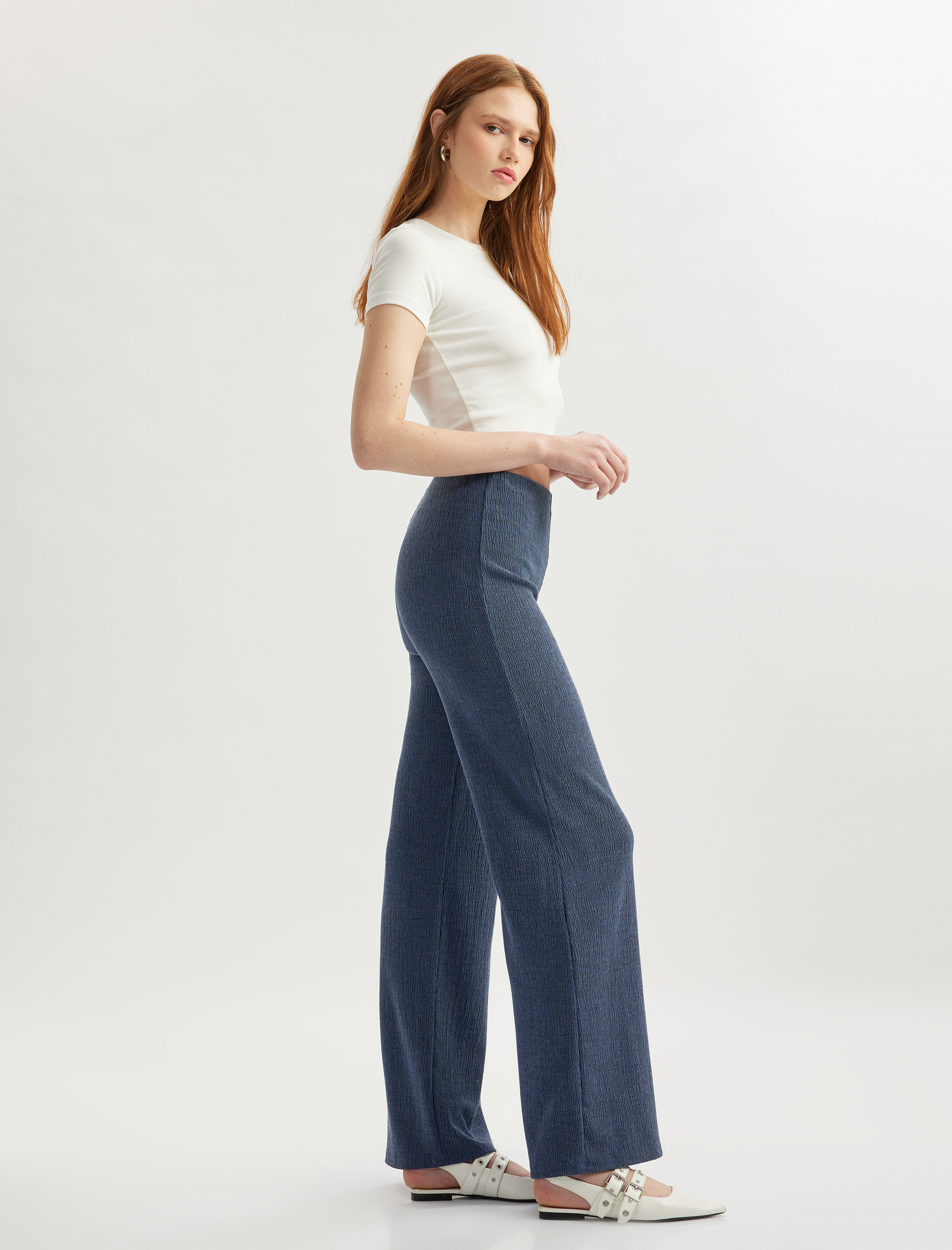   Rahat Kalıp Dokulu Dökümlü Bol Paça Pantolon