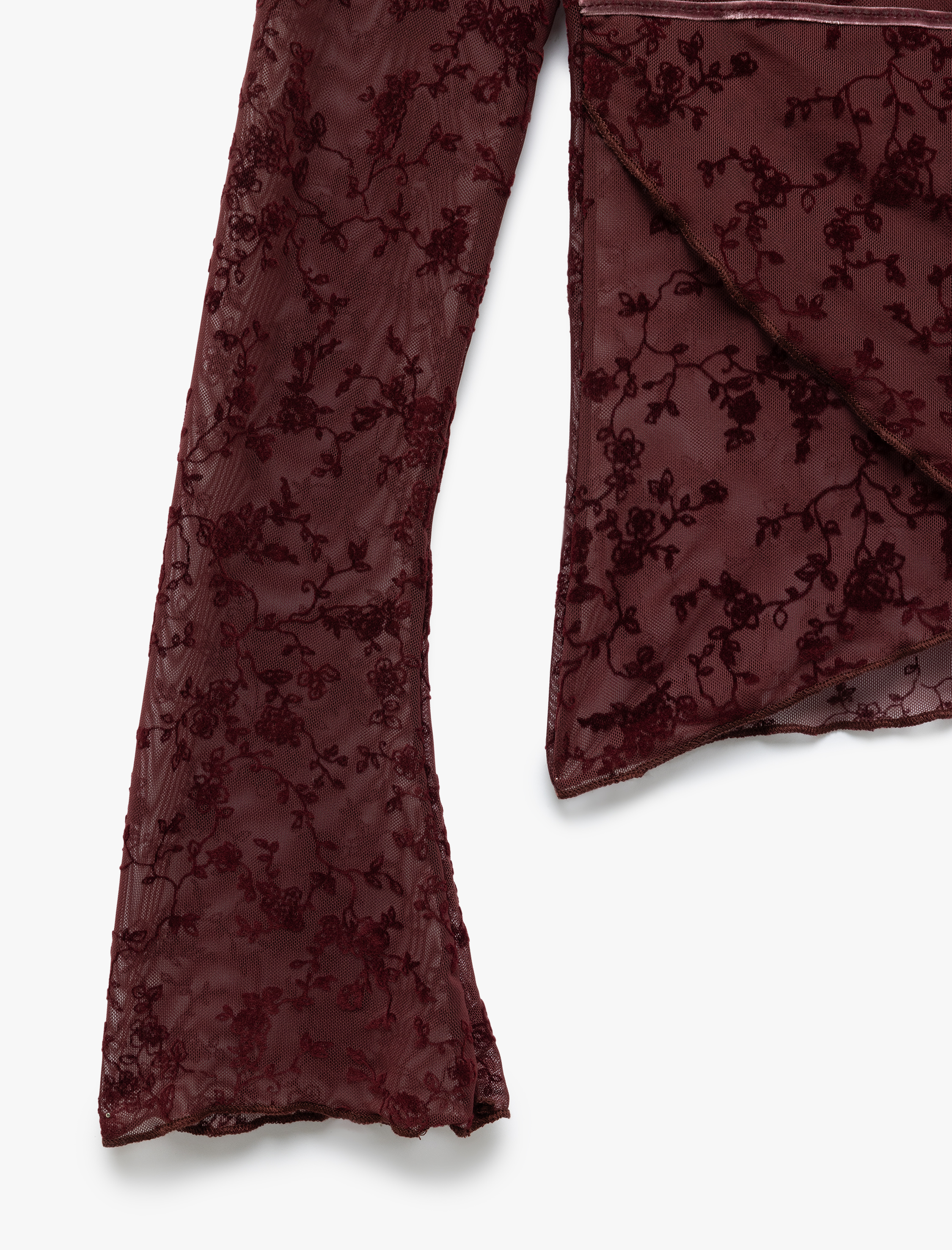   Asimetrik Kayık Yaka Omzu Açık Dantelli Uzun Kollu Tişört