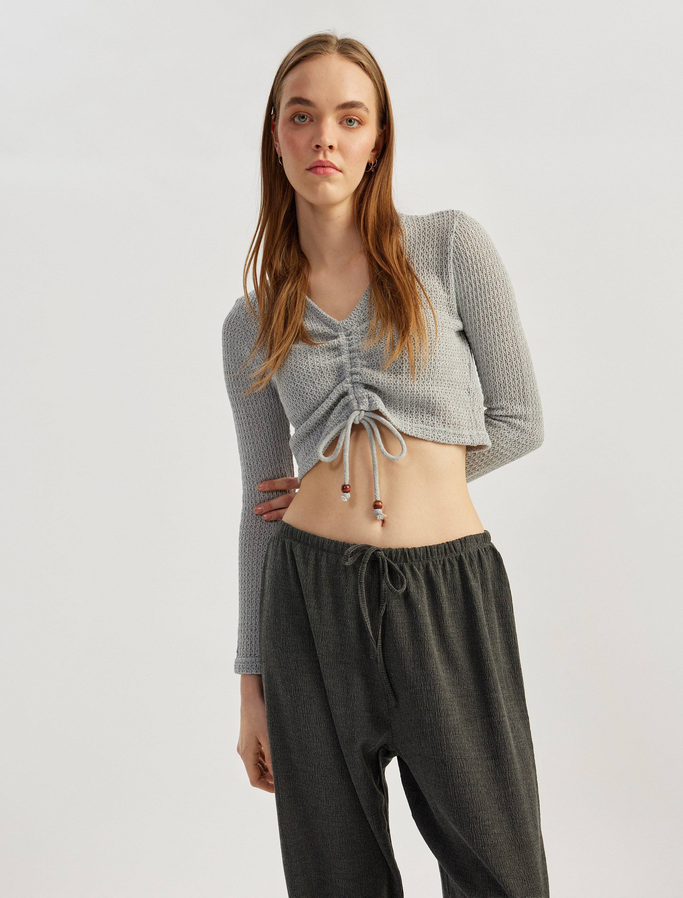   Uzun Kollu Büzgülü V Yaka Triko Crop Tişört