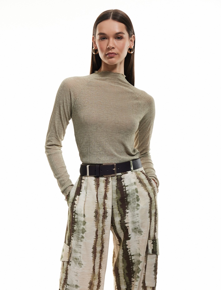  Regular Fit Dantel Detaylı Yuvarlak Yaka Uzun Kollu Tişört