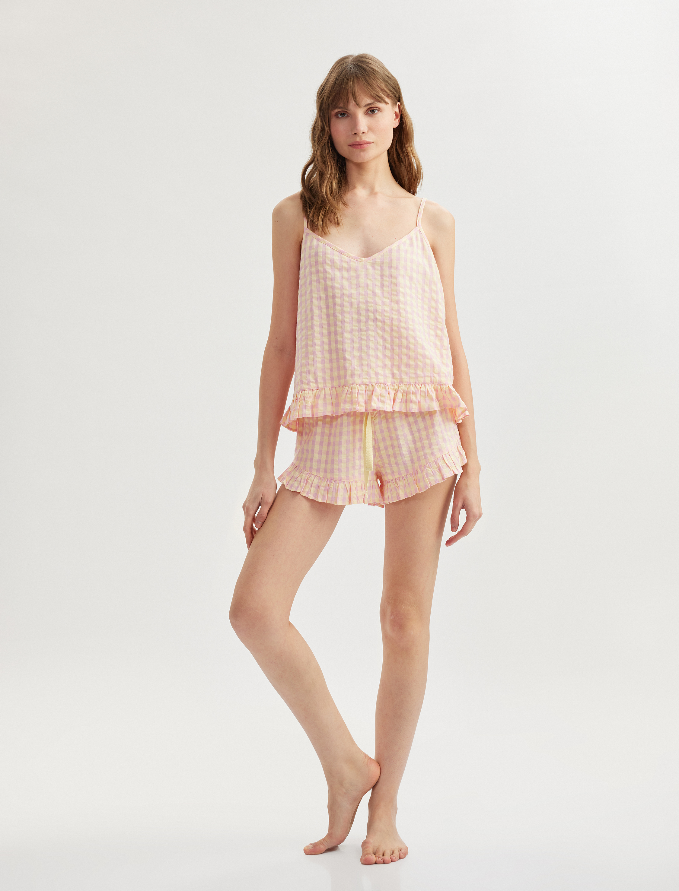   Rahat Kalıp V Yaka Pötikareli Askılı Fırfırlı Pijama Üstü