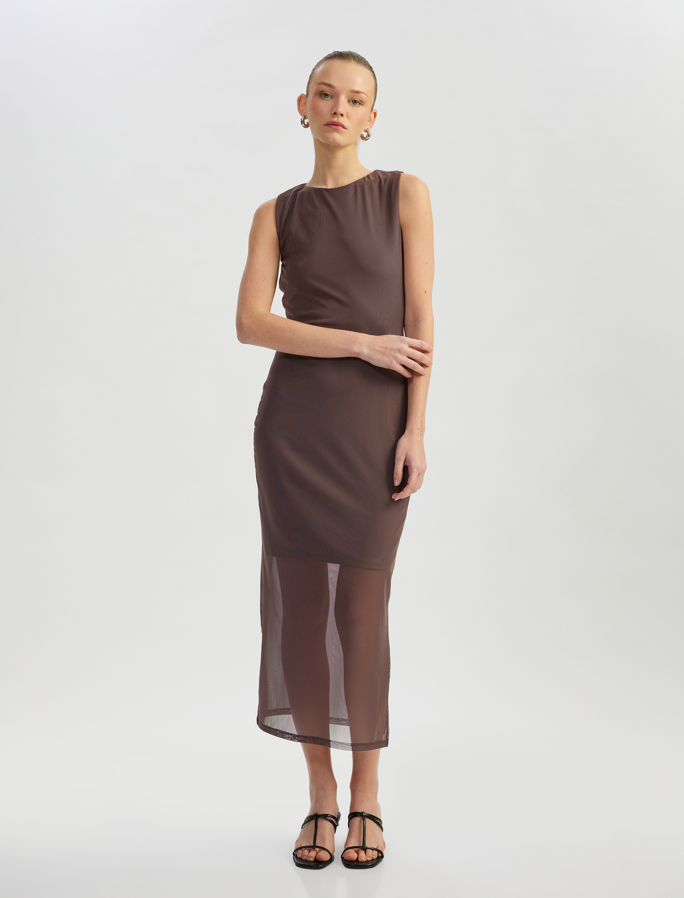   Yarım Astarlı Slim Fit Bisiklet Yaka Kolsuz Tül Midi Boy Elbise