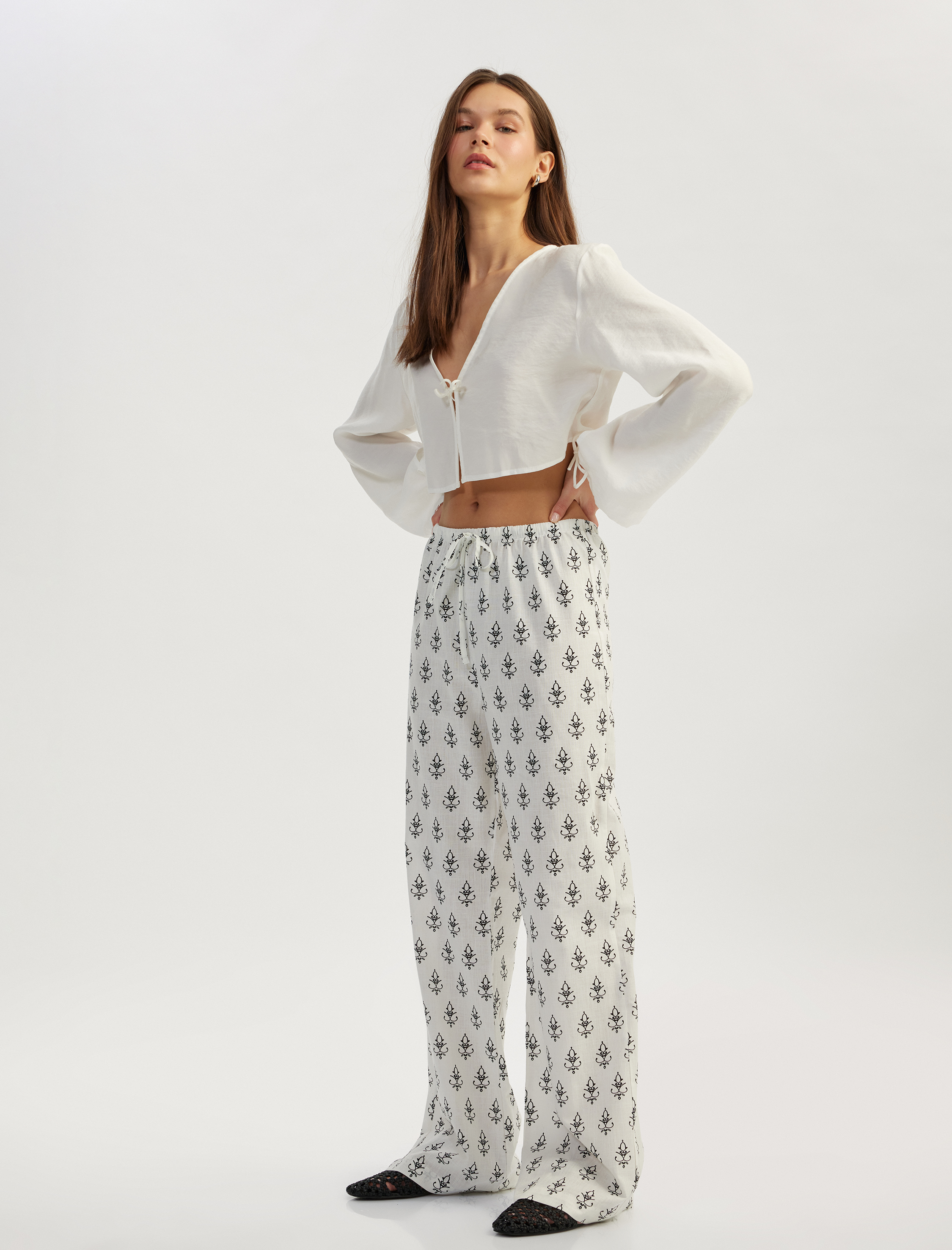   Beli Bağcıklı Desenli Pamuklu Düz Paça Pantolon