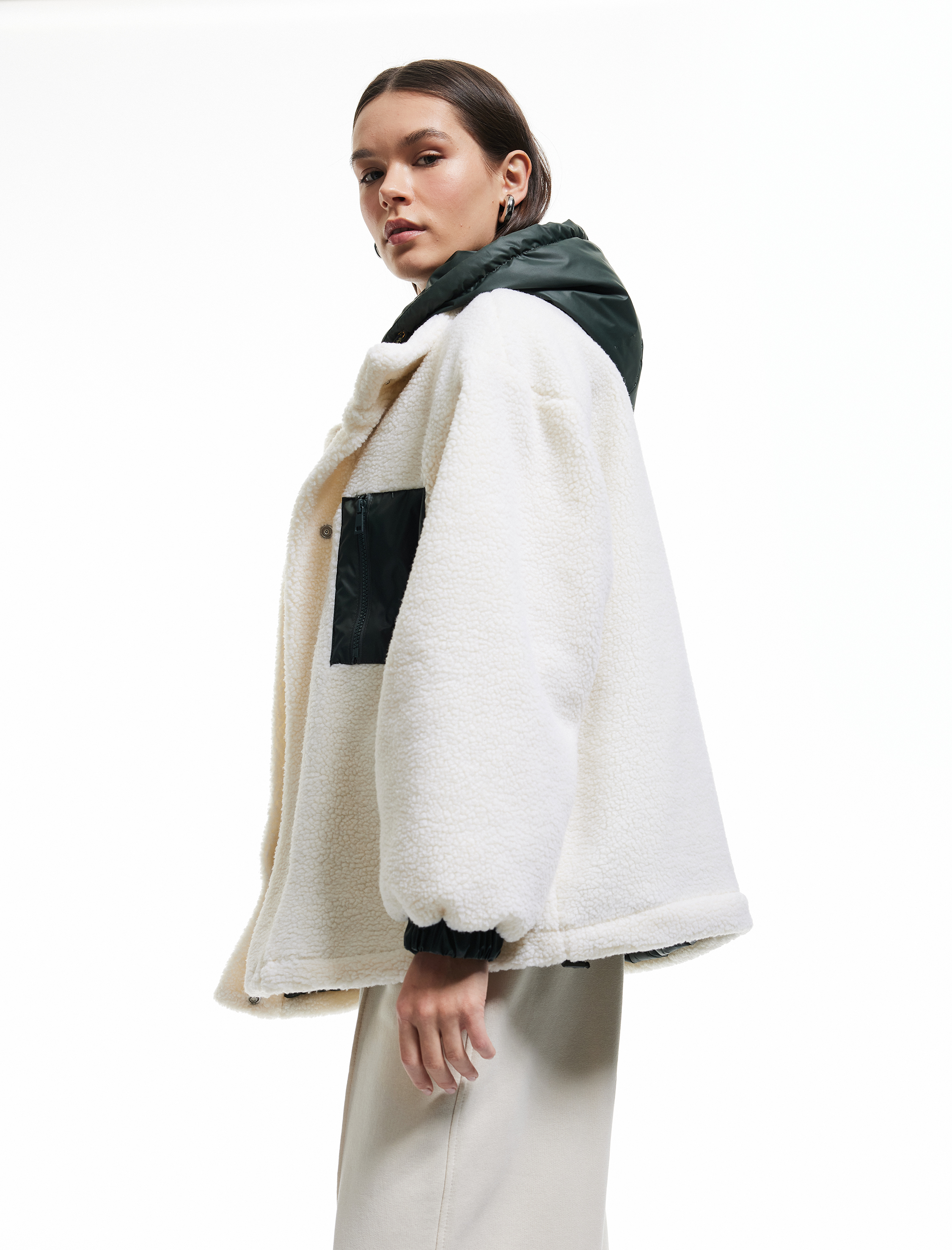   Kapüşonlu Cepli Fermuarlı Oversize Astarlı Peluş Ceket