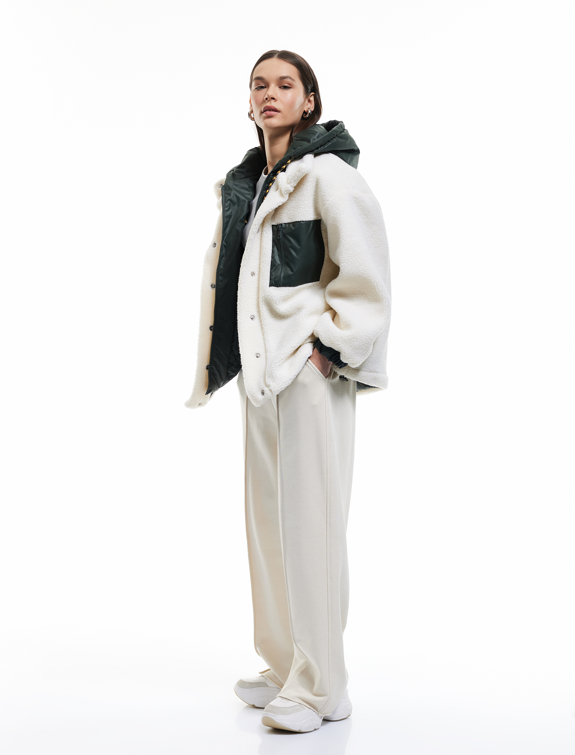   Kapüşonlu Cepli Fermuarlı Oversize Astarlı Peluş Ceket