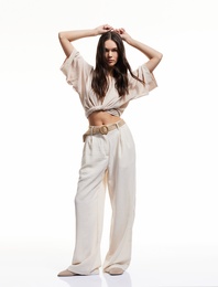 Kemer Detaylı Pileli Cepli Geniş Paça Pantolon