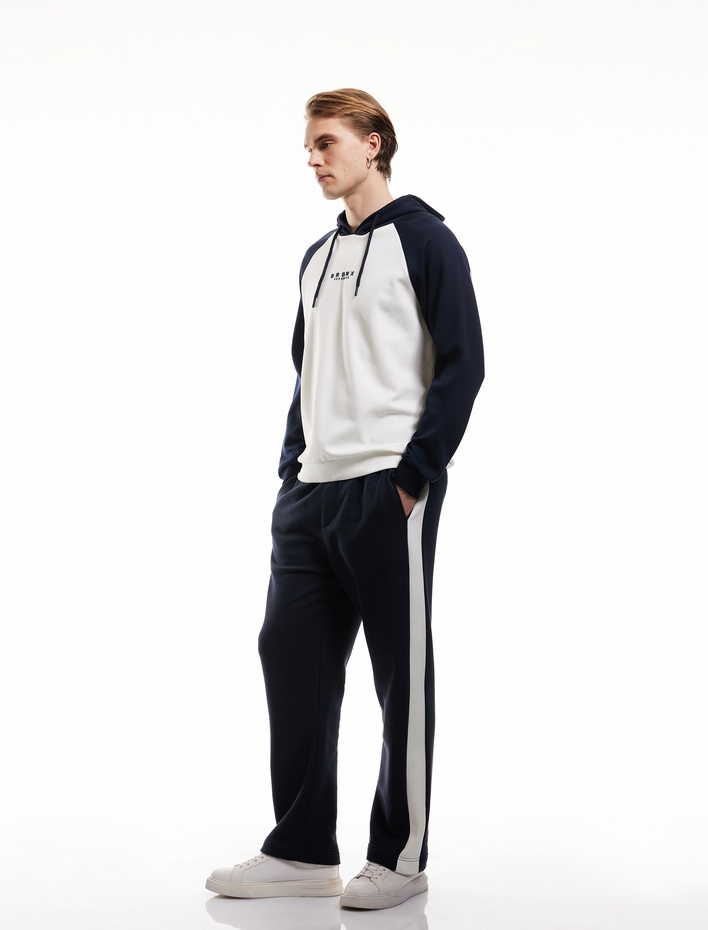  Uzun Kollu Kapşonlu Renk Kontrastlı Baskılı Hoodie