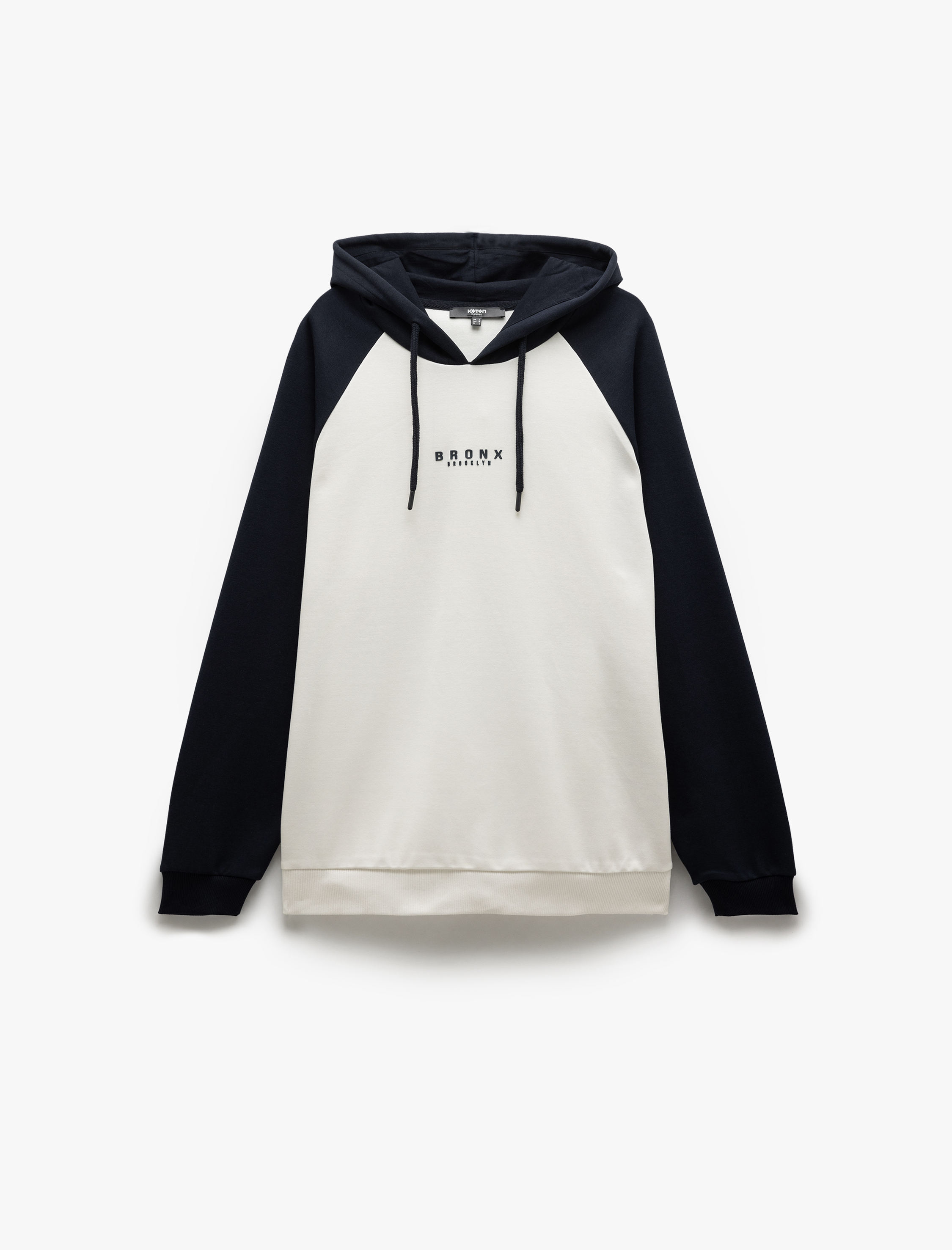   Uzun Kollu Kapşonlu Renk Kontrastlı Baskılı Hoodie