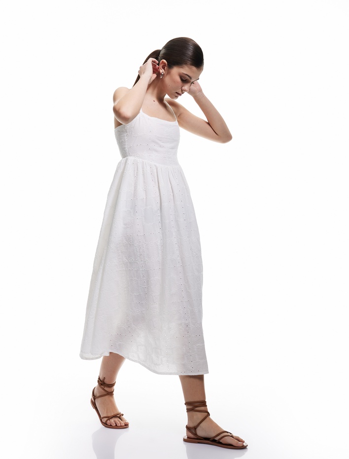  Pamuklu Arkası Pencere Detaylı Midi Askılı Brodeli Fistolu Kloş Elbise