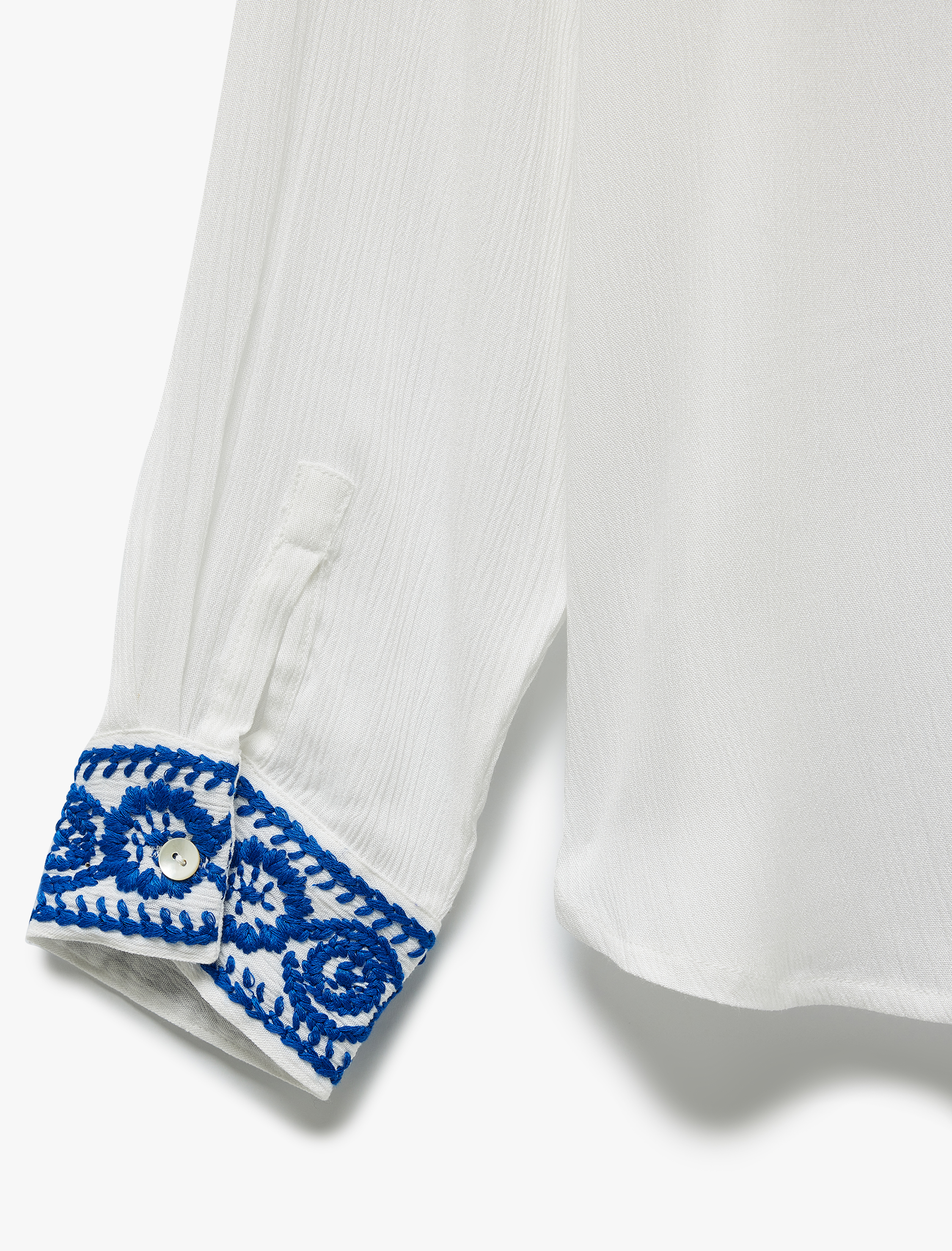   Uzun Kollu Hakim Yaka Viskon Nakış Detaylı Çiçekli Gömlek