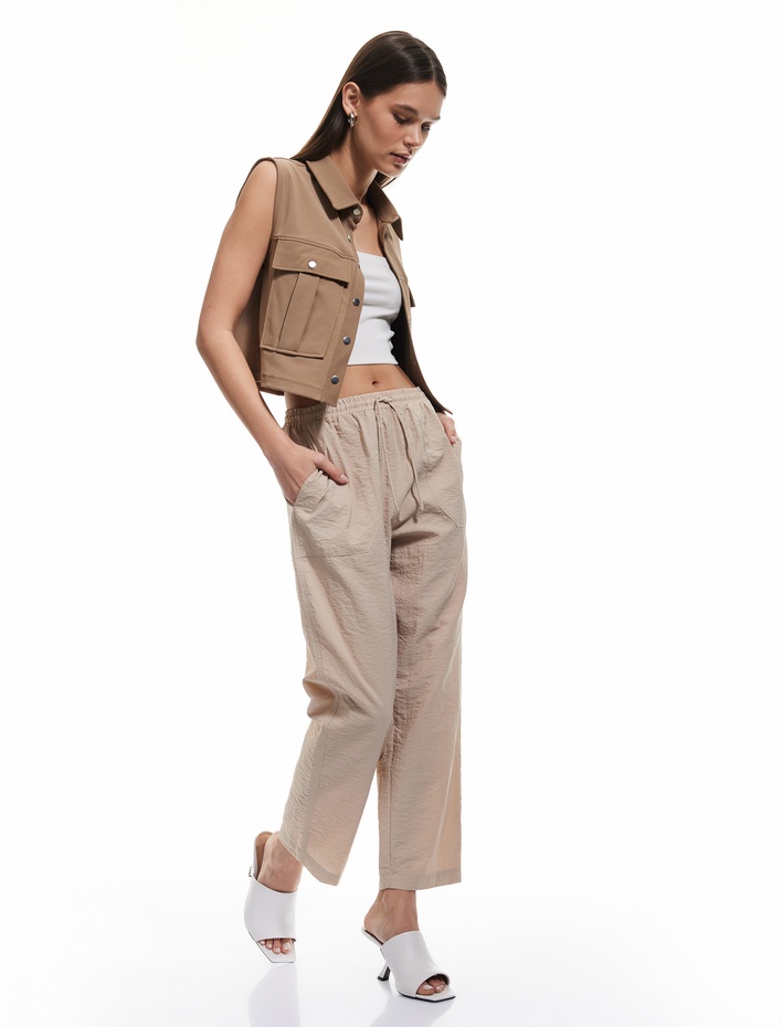  Kapaklı Cep Detaylı Kruvaze Kolsuz Ceket