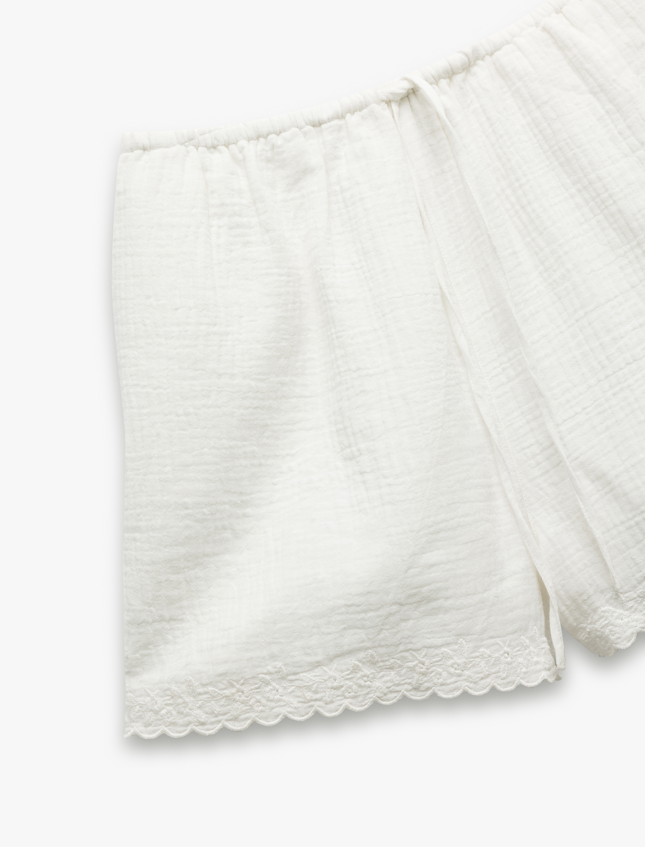   Bol Kesim Pamuklu Beli Bağlamalı Fistolu Brodeli Mini Müslin Şort