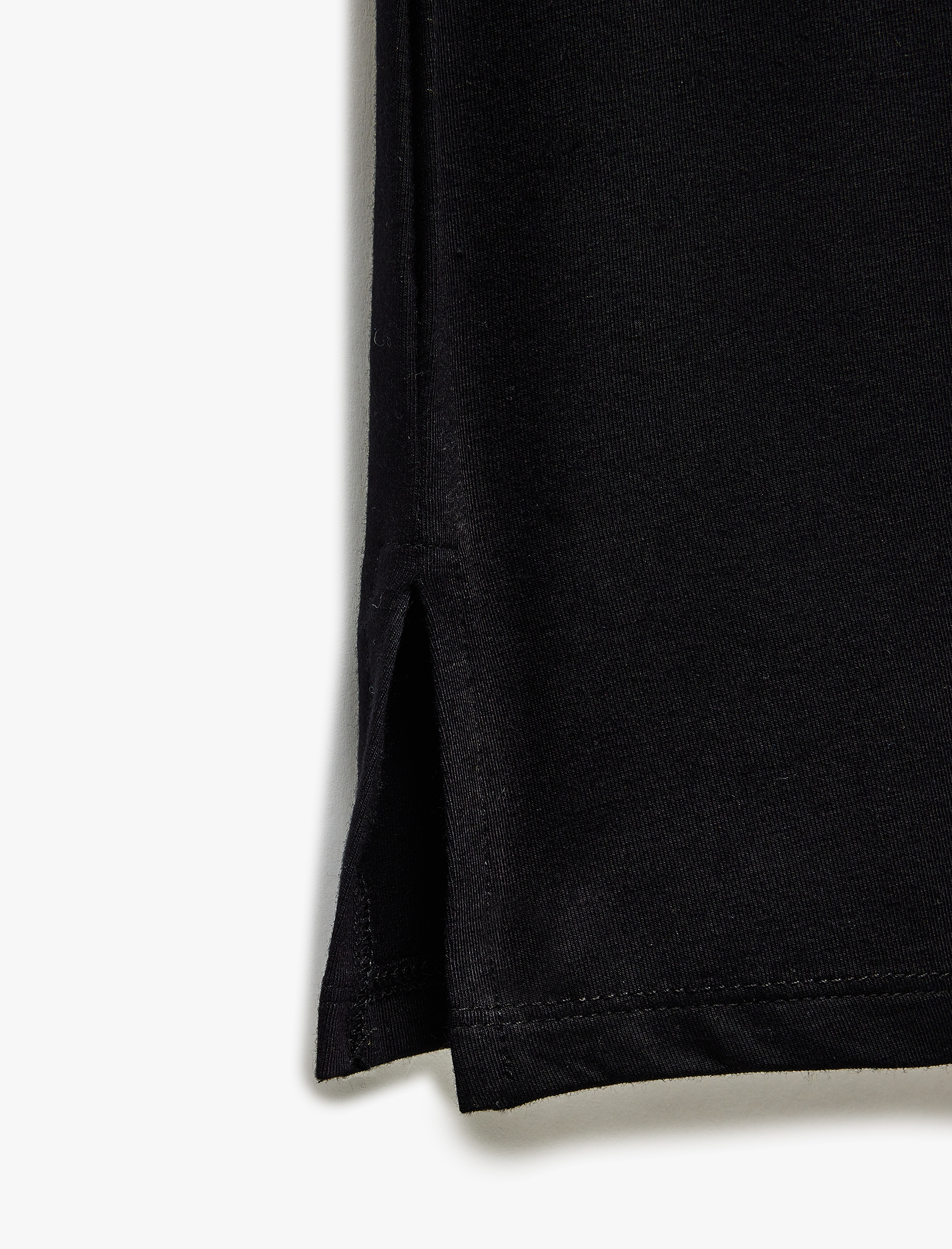   Viskon Dantel Detaylı V Yaka İnce Askılı Gecelik