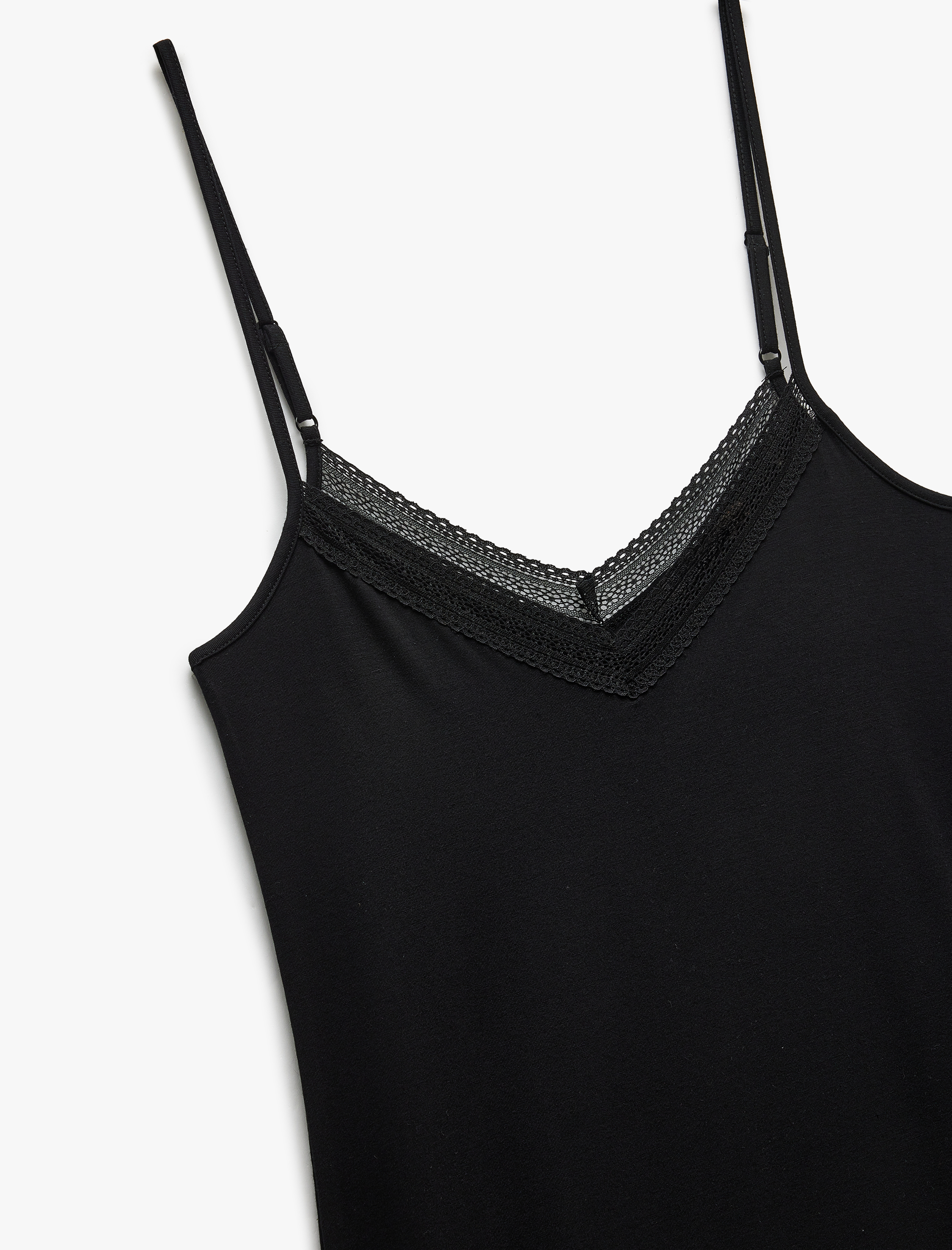   Viskon Dantel Detaylı V Yaka İnce Askılı Gecelik