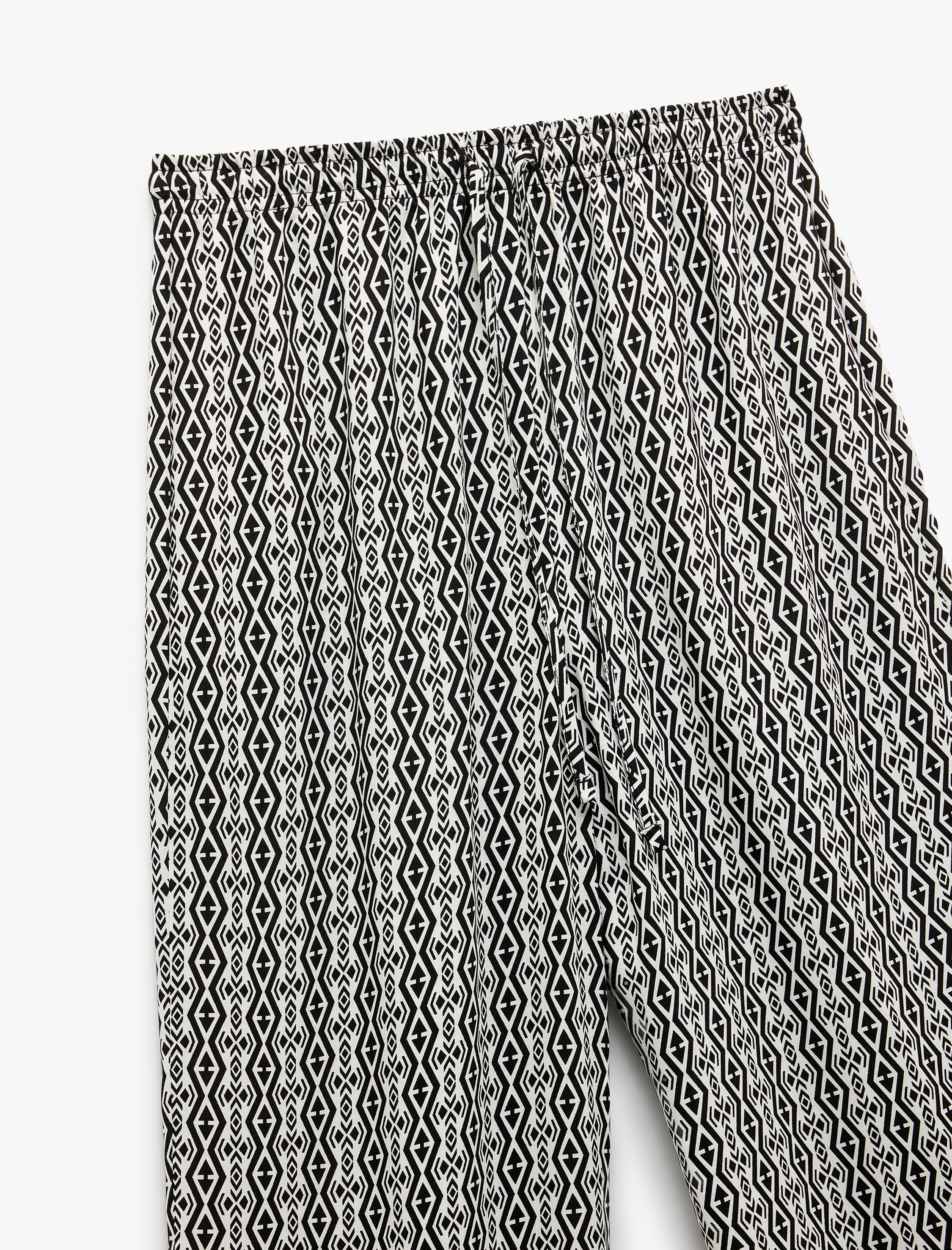   Beli Bağcıklı Viskon Düz Paça Pantolon