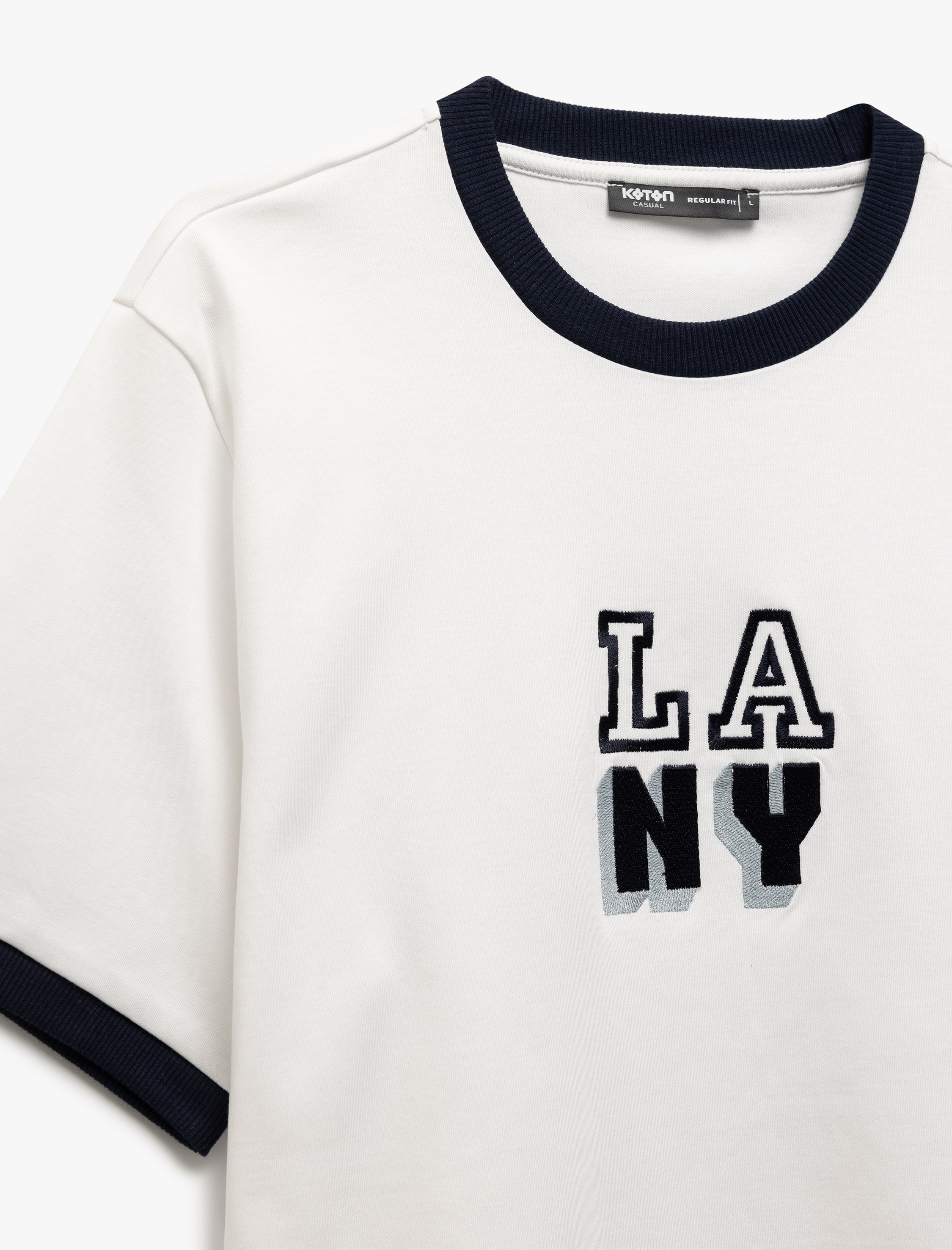   Pamuklu Kontrast Detaylı Regular Fit Tok Kumaş Kısa Kollu Bisiklet Yaka Baskılı Tişört