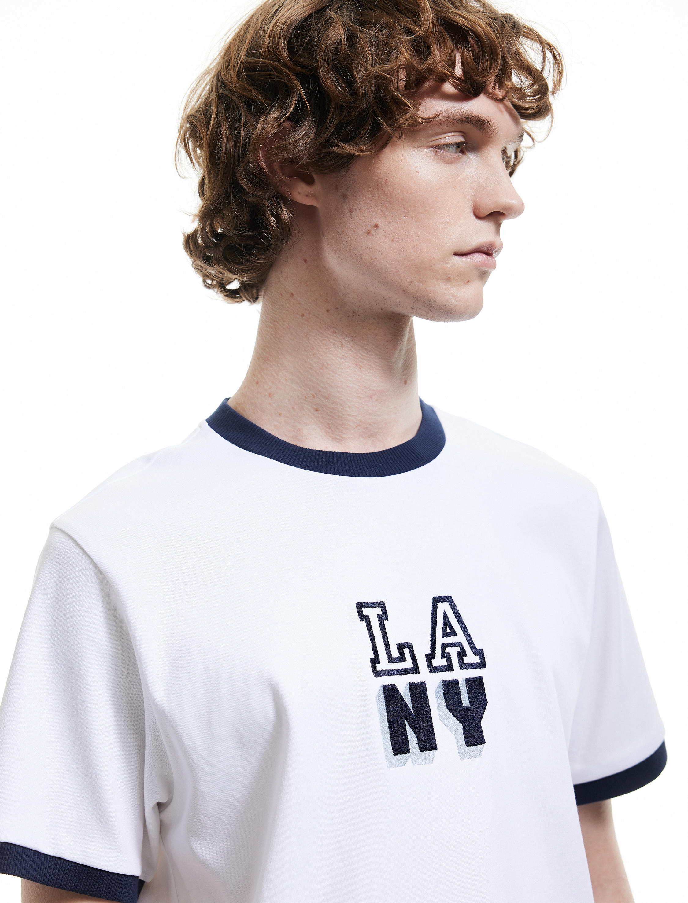   Pamuklu Kontrast Detaylı Regular Fit Tok Kumaş Kısa Kollu Bisiklet Yaka Baskılı Tişört